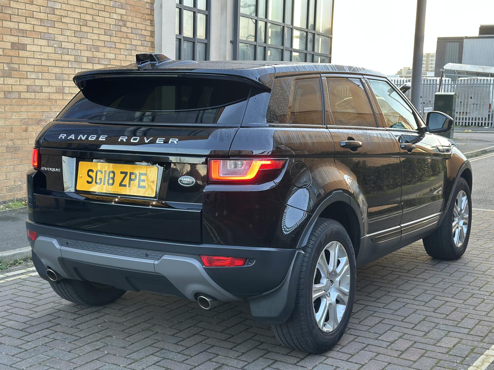 Land Rover Range Rover Evoque 2.0 TD4 SE Tech SUV 5dr Diesel Auto 4WD Euro 6 (s/s) (180 ps)