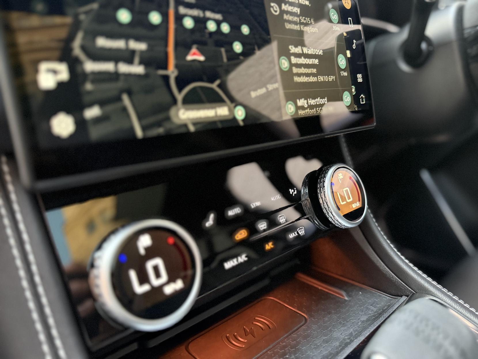 Jaguar F-PACE 2.0 P400e 19.3kWh R-Dynamic SE Black SUV 5dr Petrol Plug-in Hybrid Auto AWD Euro 6 (s/s) (404 ps)