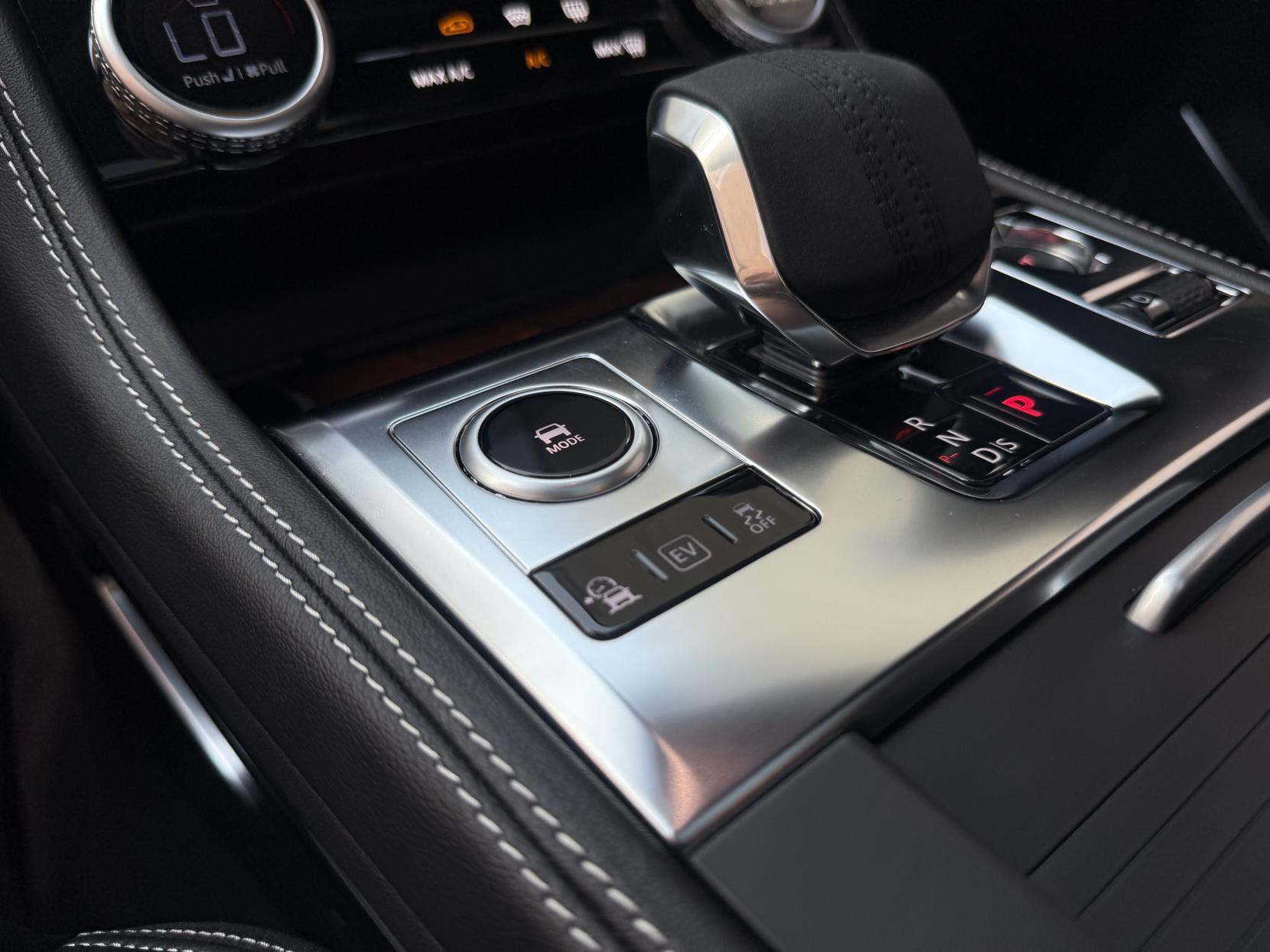 Jaguar F-PACE 2.0 P400e 19.3kWh R-Dynamic SE Black SUV 5dr Petrol Plug-in Hybrid Auto AWD Euro 6 (s/s) (404 ps)