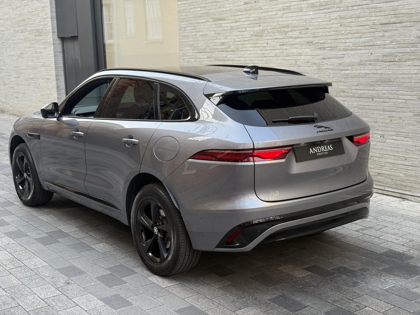 Jaguar F-PACE 2.0 P400e 19.3kWh R-Dynamic SE Black SUV 5dr Petrol Plug-in Hybrid Auto AWD Euro 6 (s/s) (404 ps)