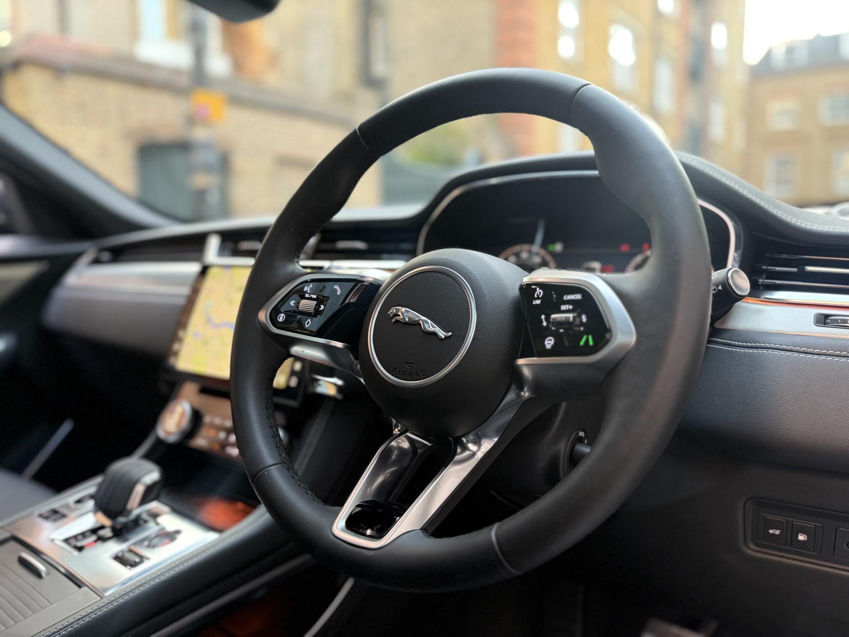 Jaguar F-PACE 2.0 P400e 19.3kWh R-Dynamic SE Black SUV 5dr Petrol Plug-in Hybrid Auto AWD Euro 6 (s/s) (404 ps)