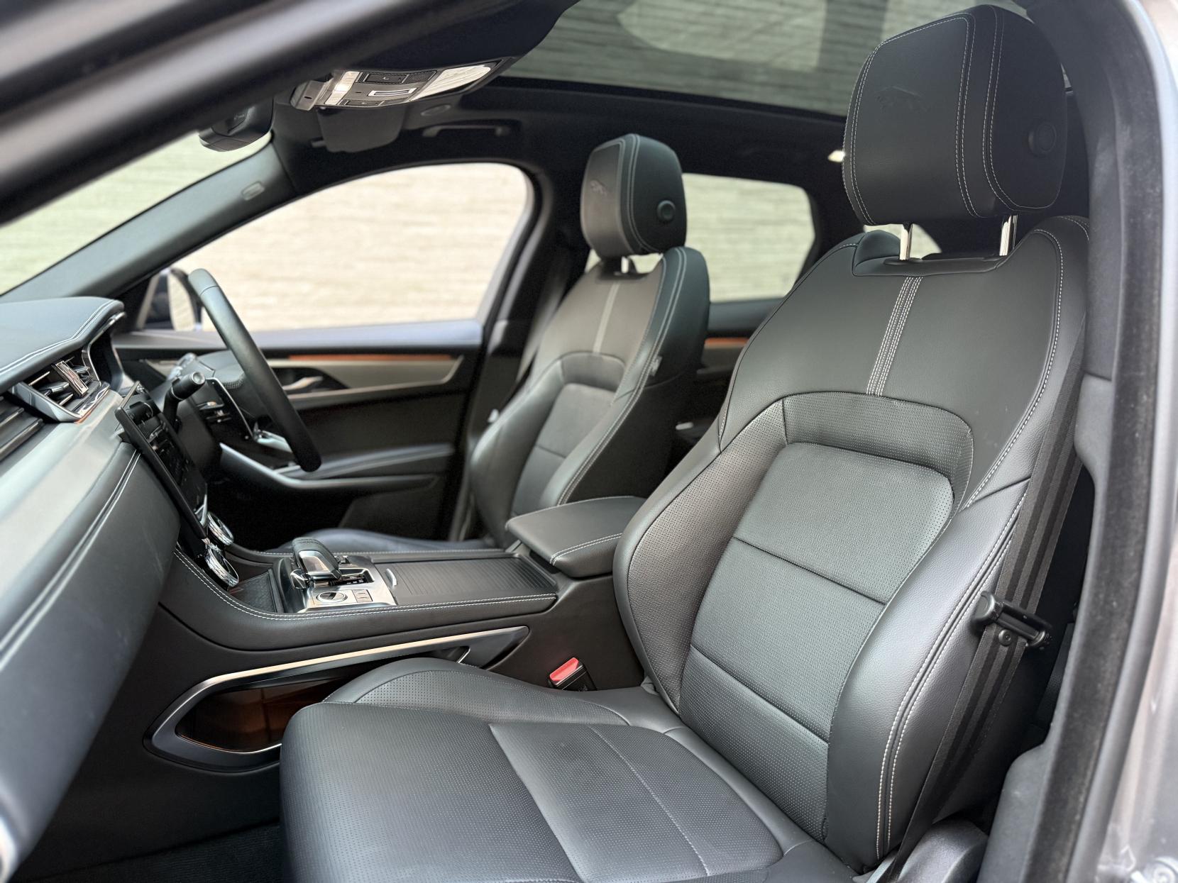 Jaguar F-PACE 2.0 P400e 19.3kWh R-Dynamic SE Black SUV 5dr Petrol Plug-in Hybrid Auto AWD Euro 6 (s/s) (404 ps)