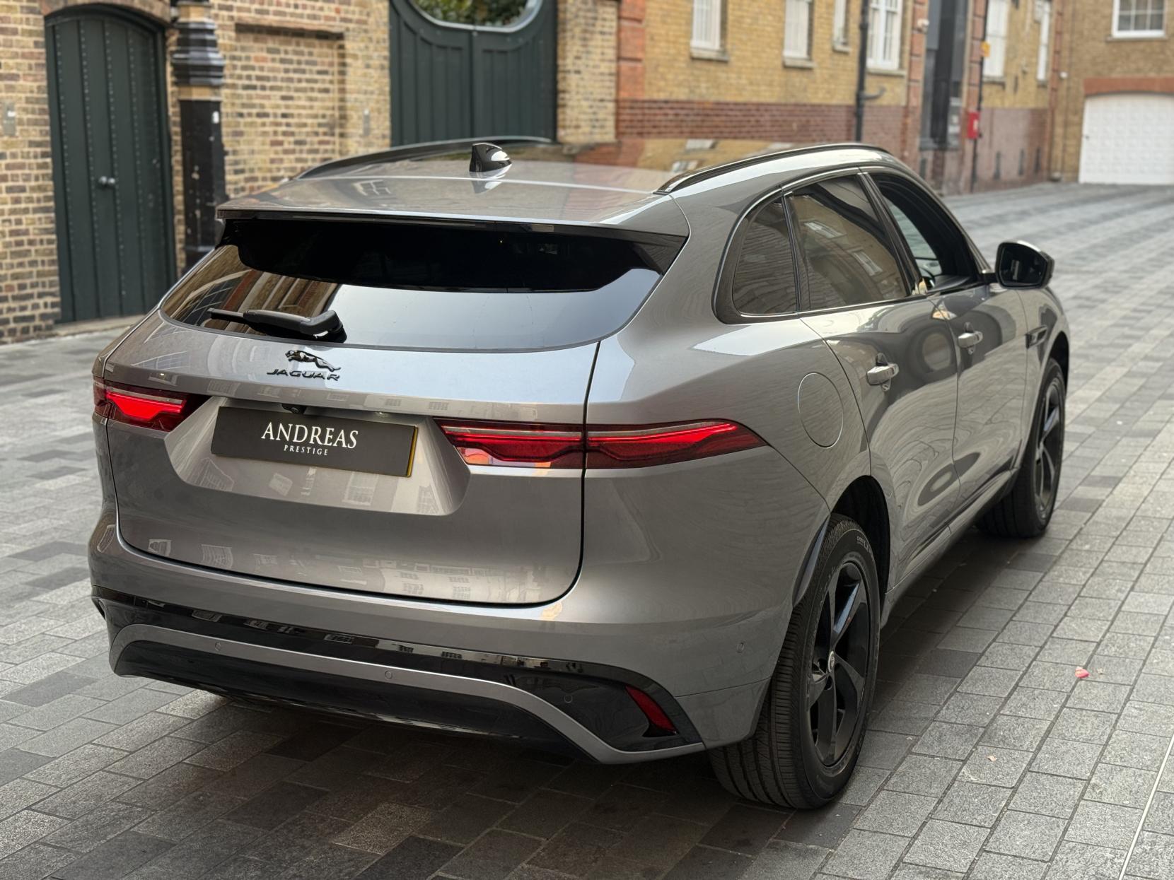 Jaguar F-PACE 2.0 P400e 19.3kWh R-Dynamic SE Black SUV 5dr Petrol Plug-in Hybrid Auto AWD Euro 6 (s/s) (404 ps)
