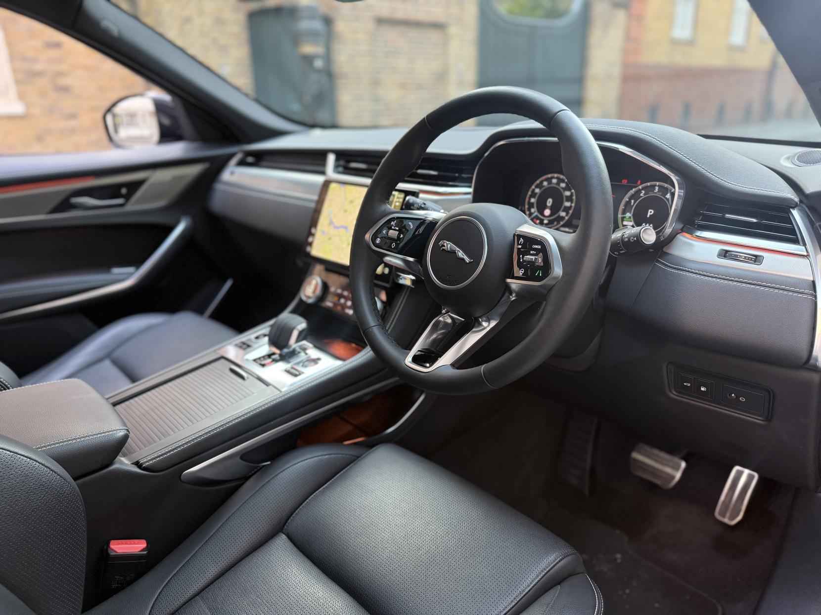 Jaguar F-PACE 2.0 P400e 19.3kWh R-Dynamic SE Black SUV 5dr Petrol Plug-in Hybrid Auto AWD Euro 6 (s/s) (404 ps)