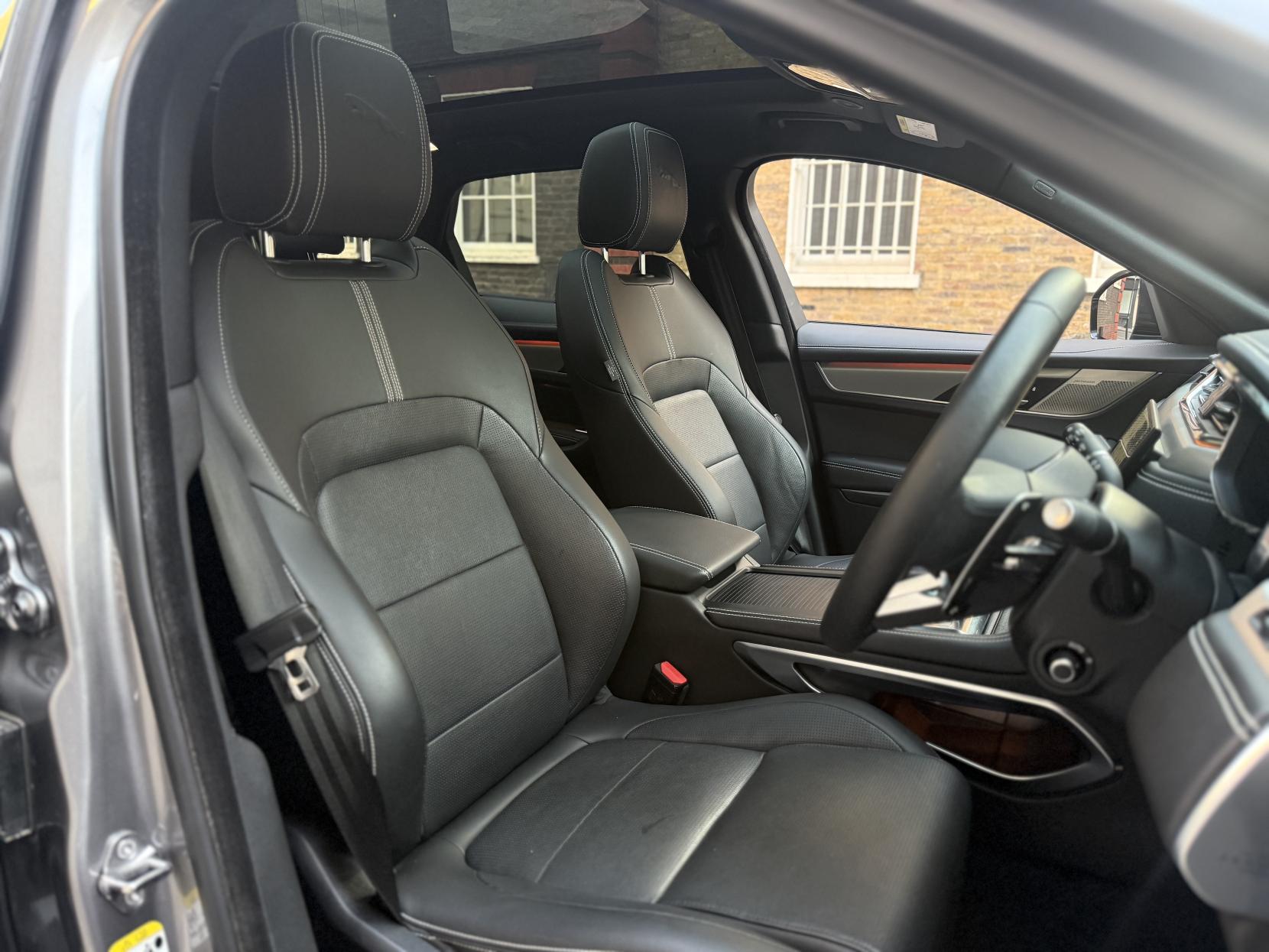 Jaguar F-PACE 2.0 P400e 19.3kWh R-Dynamic SE Black SUV 5dr Petrol Plug-in Hybrid Auto AWD Euro 6 (s/s) (404 ps)