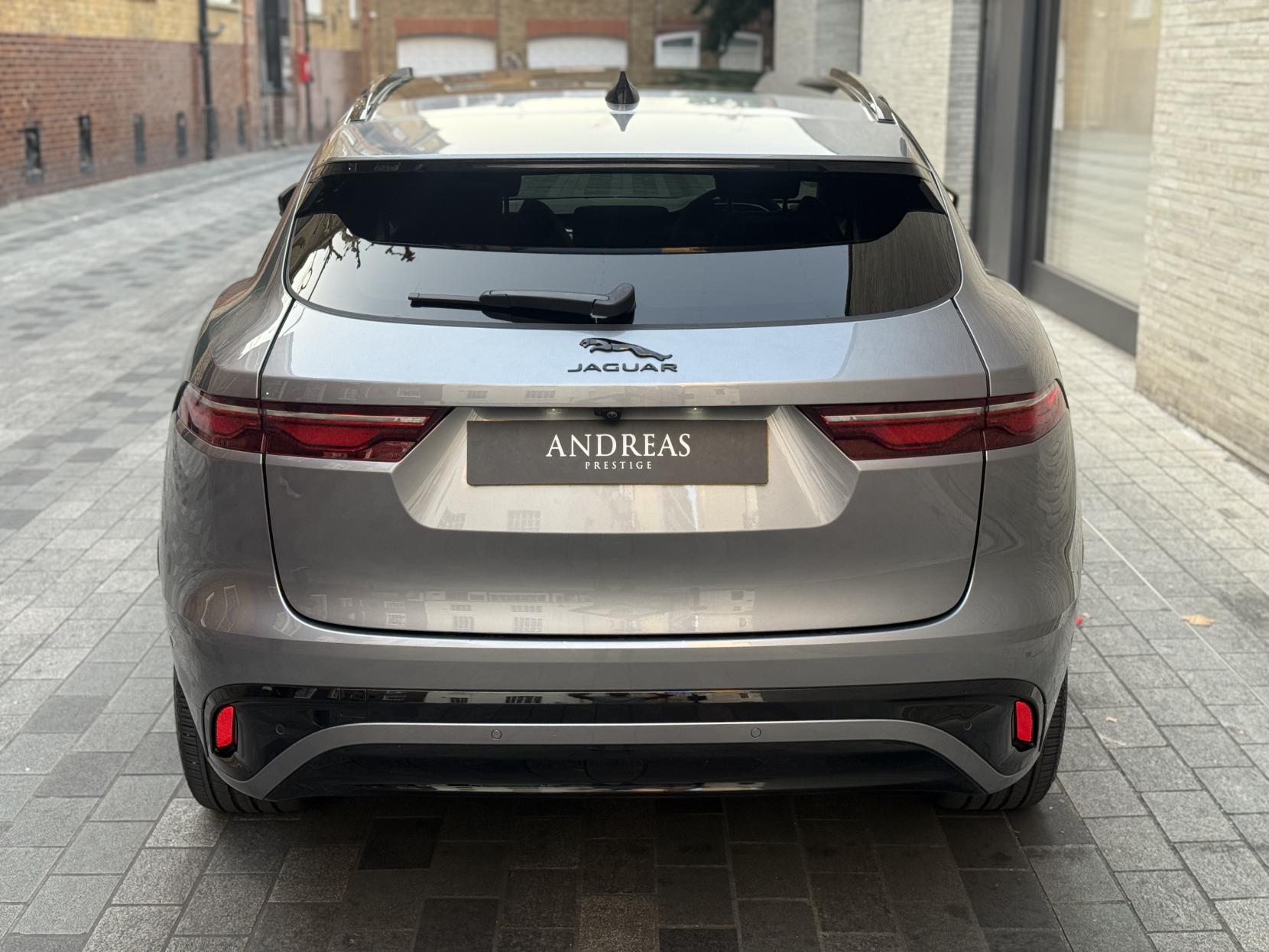 Jaguar F-PACE 2.0 P400e 19.3kWh R-Dynamic SE Black SUV 5dr Petrol Plug-in Hybrid Auto AWD Euro 6 (s/s) (404 ps)