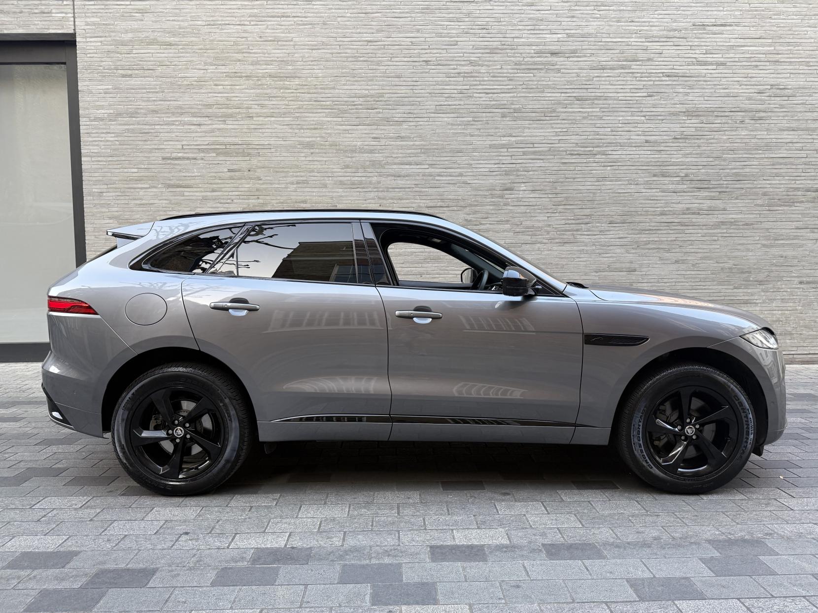 Jaguar F-PACE 2.0 P400e 19.3kWh R-Dynamic SE Black SUV 5dr Petrol Plug-in Hybrid Auto AWD Euro 6 (s/s) (404 ps)