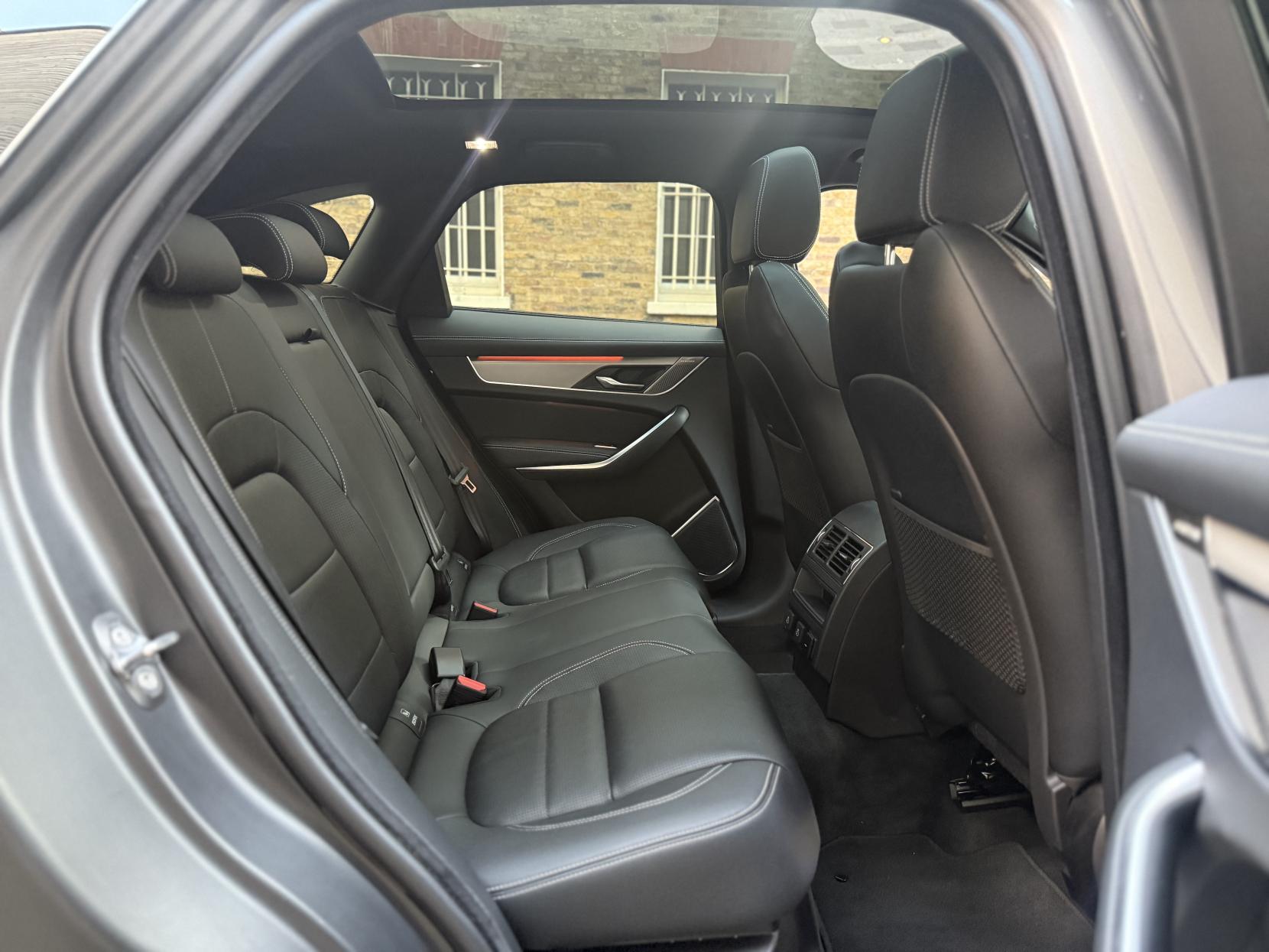 Jaguar F-PACE 2.0 P400e 19.3kWh R-Dynamic SE Black SUV 5dr Petrol Plug-in Hybrid Auto AWD Euro 6 (s/s) (404 ps)