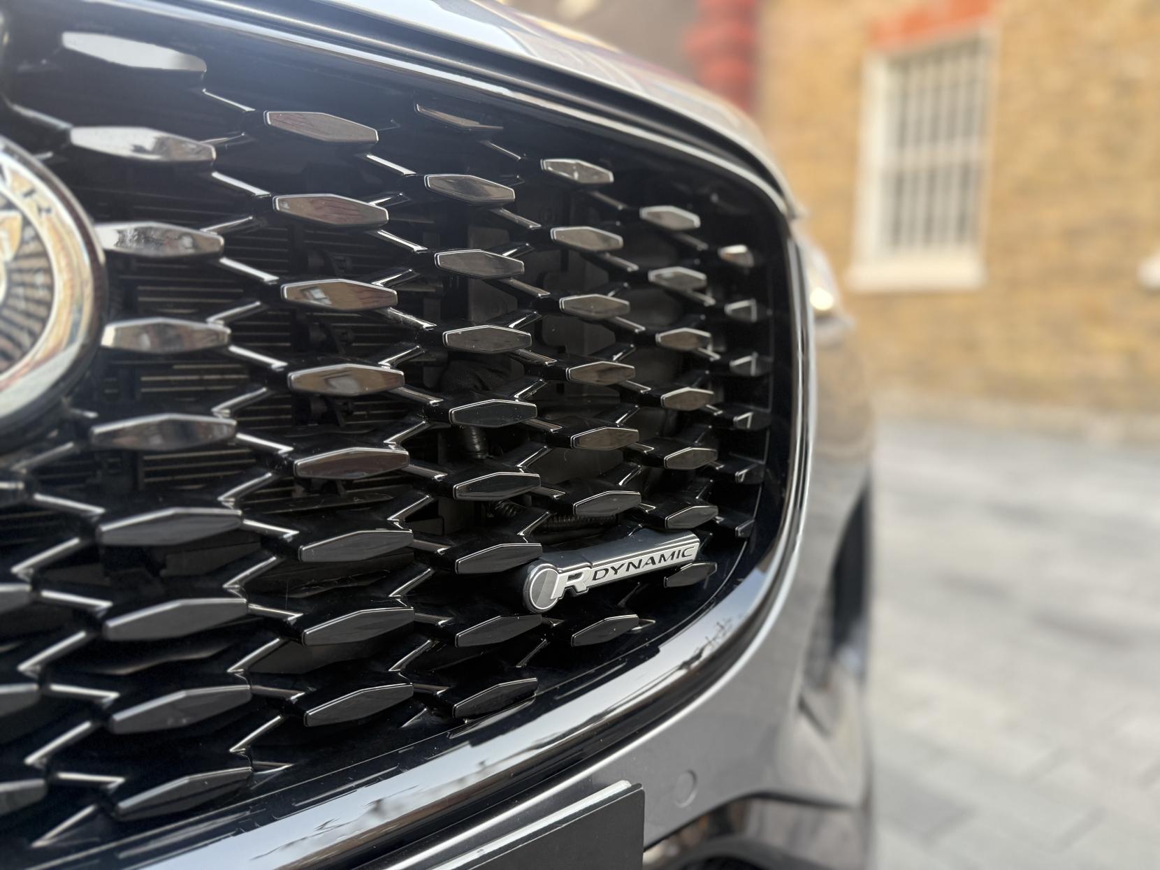 Jaguar F-PACE 2.0 P400e 19.3kWh R-Dynamic SE Black SUV 5dr Petrol Plug-in Hybrid Auto AWD Euro 6 (s/s) (404 ps)