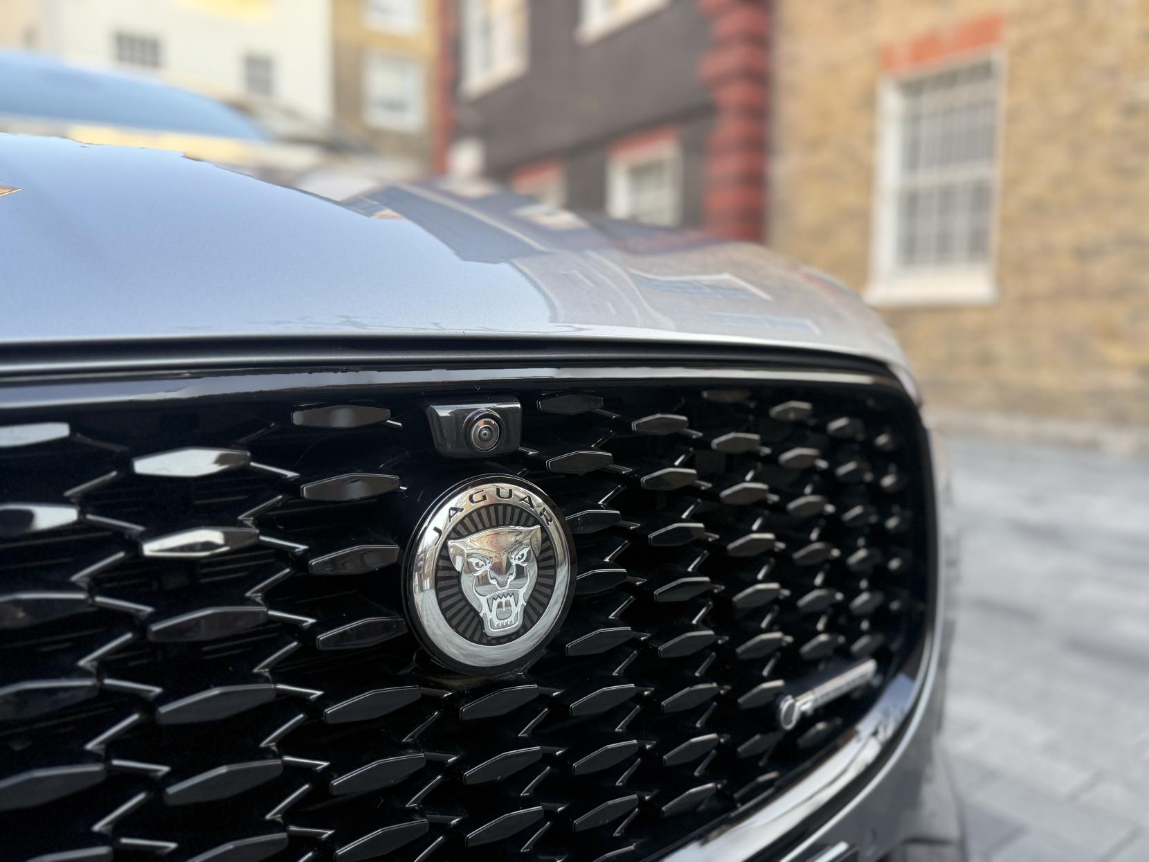 Jaguar F-PACE 2.0 P400e 19.3kWh R-Dynamic SE Black SUV 5dr Petrol Plug-in Hybrid Auto AWD Euro 6 (s/s) (404 ps)