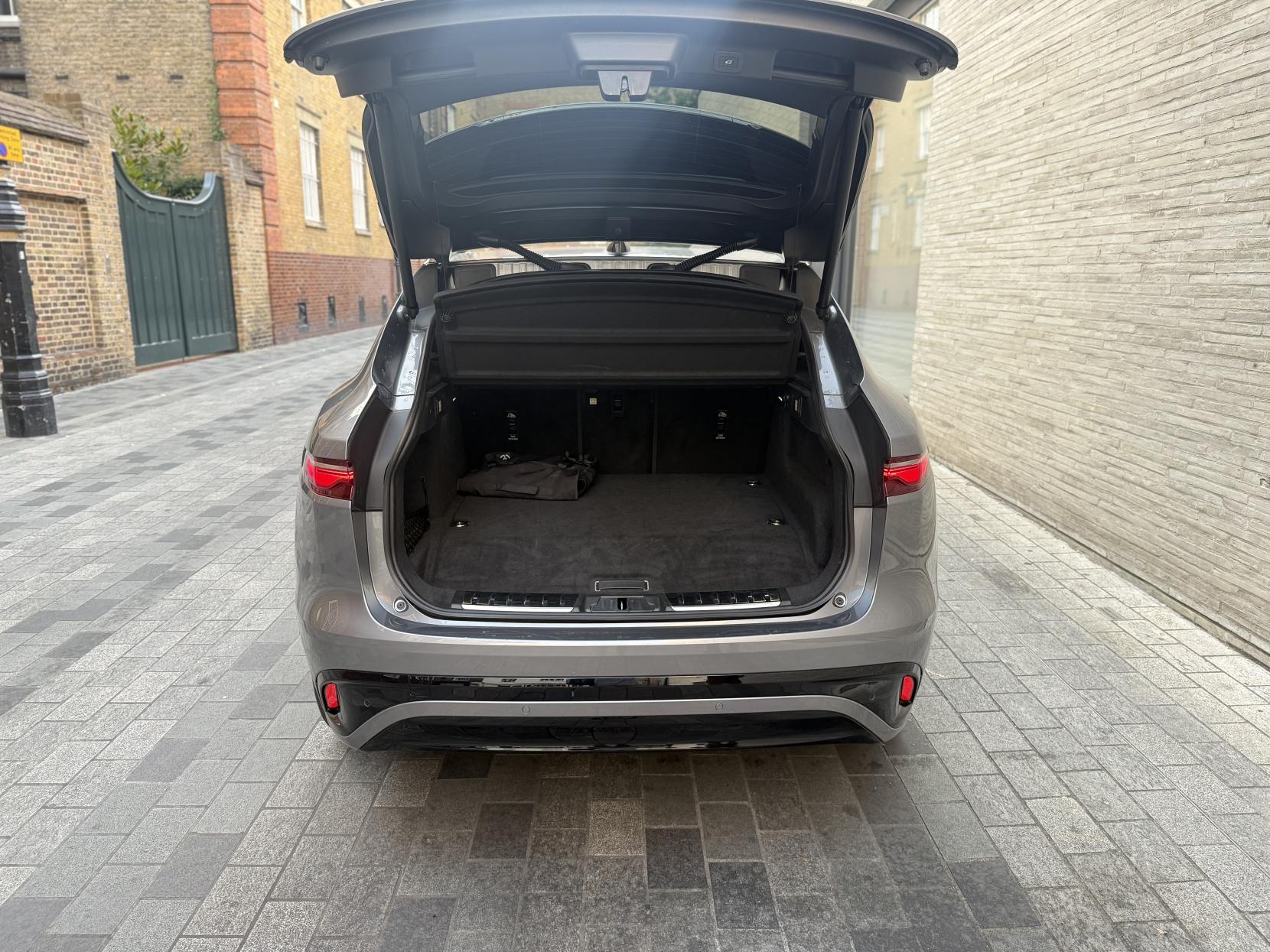 Jaguar F-PACE 2.0 P400e 19.3kWh R-Dynamic SE Black SUV 5dr Petrol Plug-in Hybrid Auto AWD Euro 6 (s/s) (404 ps)