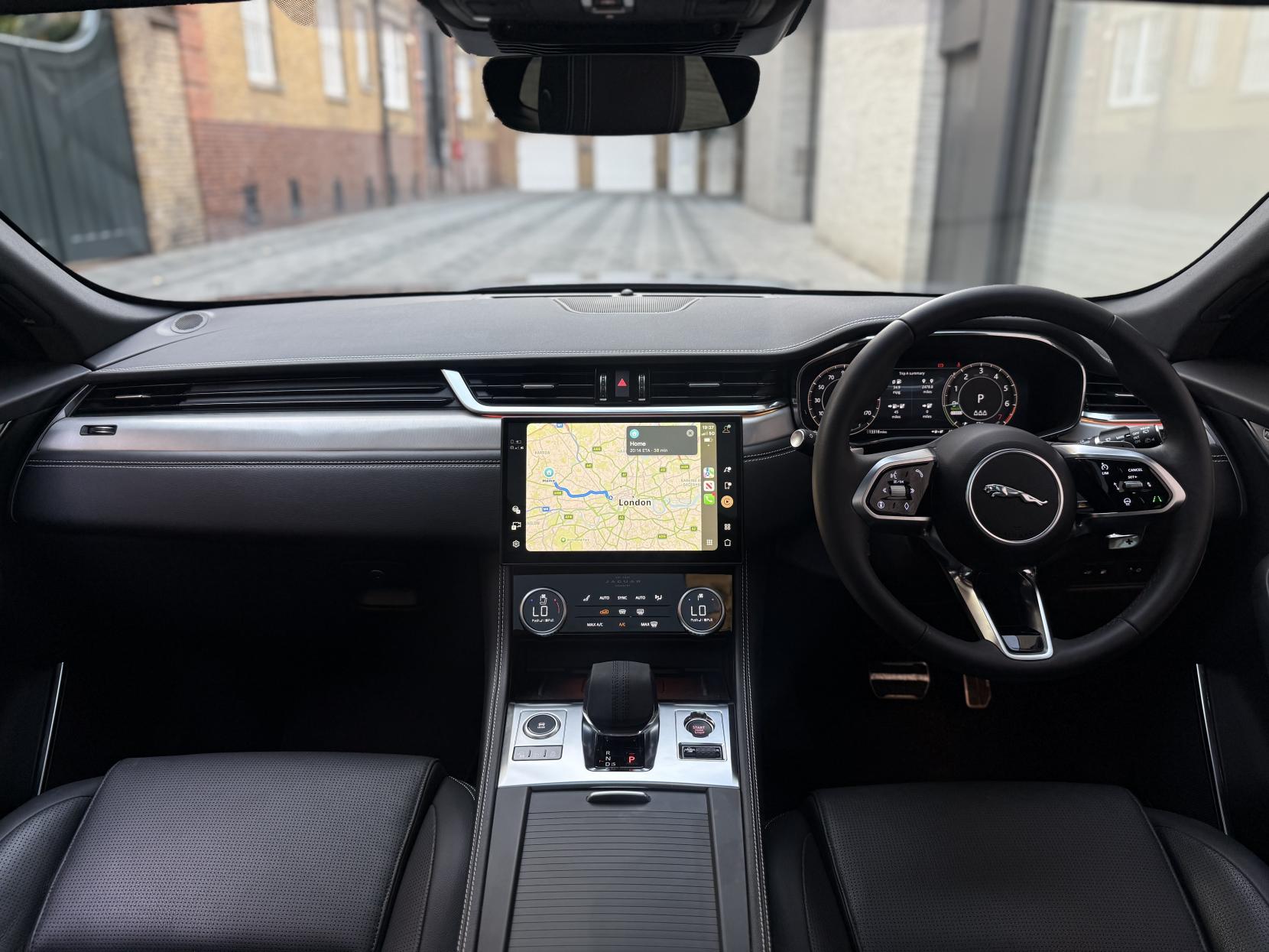 Jaguar F-PACE 2.0 P400e 19.3kWh R-Dynamic SE Black SUV 5dr Petrol Plug-in Hybrid Auto AWD Euro 6 (s/s) (404 ps)