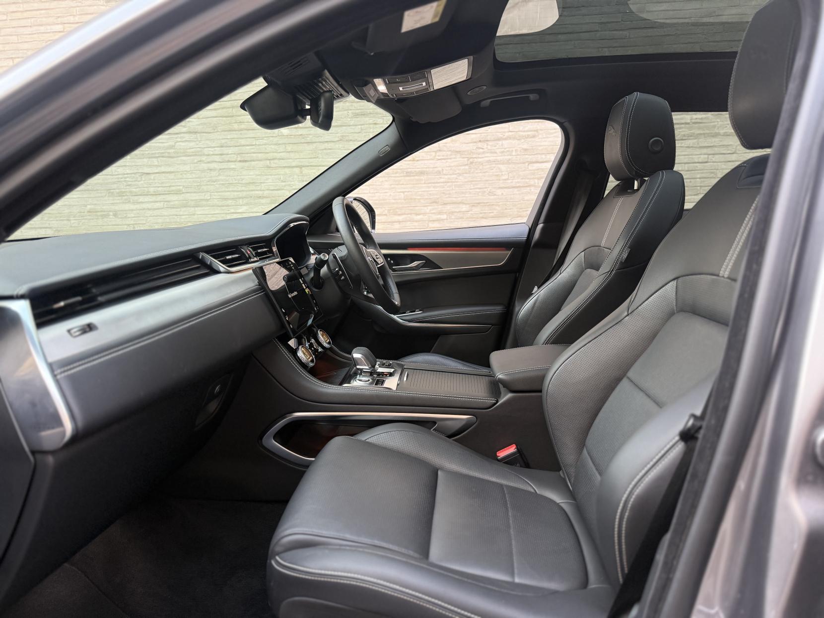 Jaguar F-PACE 2.0 P400e 19.3kWh R-Dynamic SE Black SUV 5dr Petrol Plug-in Hybrid Auto AWD Euro 6 (s/s) (404 ps)