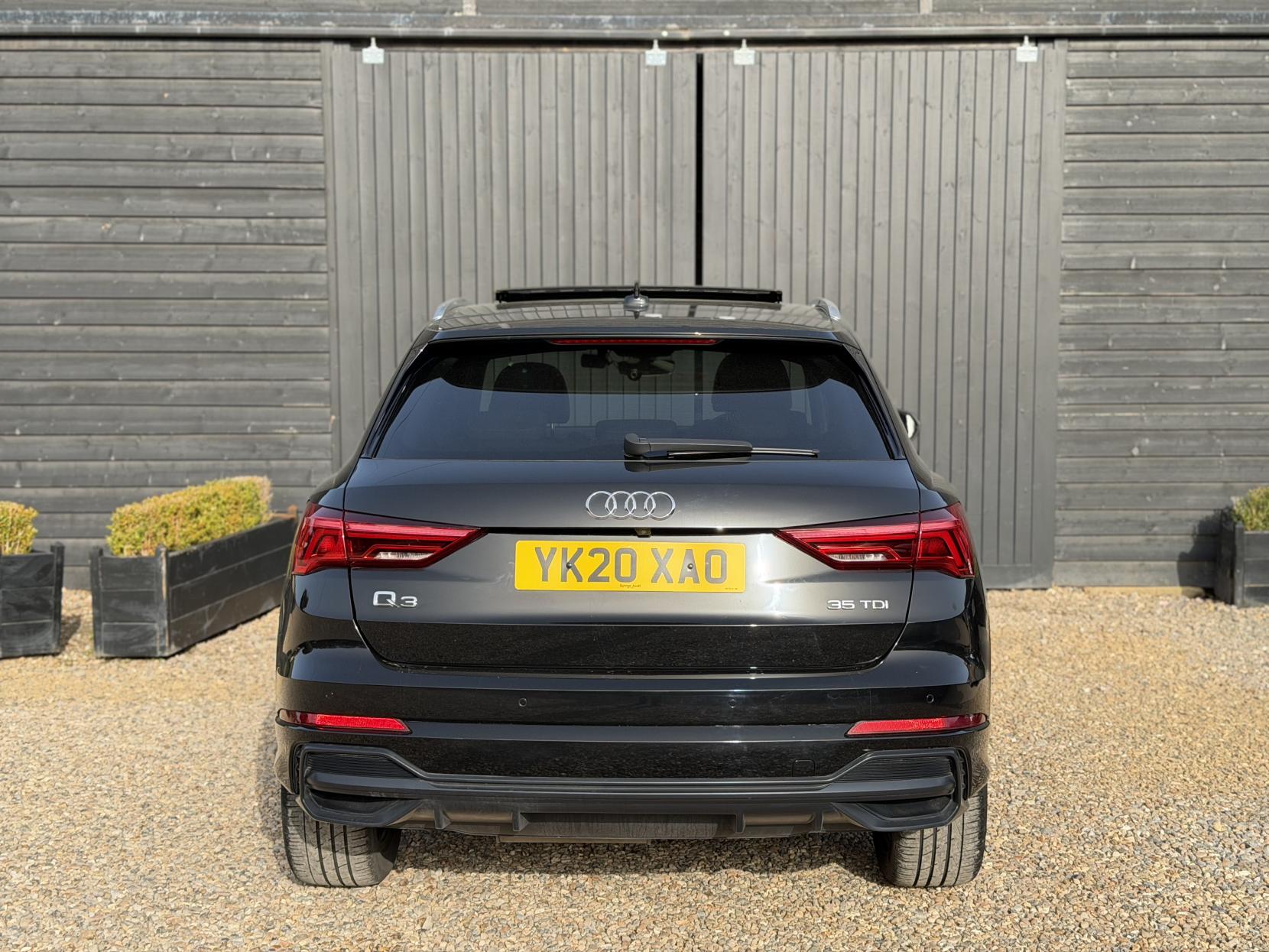 Audi Q3 2.0 TDI 35 S line SUV 5dr Diesel S Tronic Euro 6 (s/s) (150 ps)