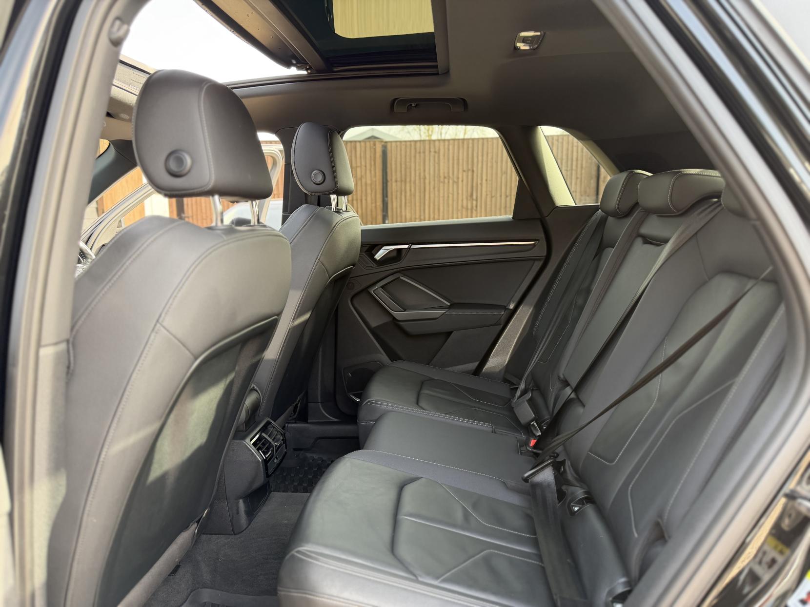 Audi Q3 2.0 TDI 35 S line SUV 5dr Diesel S Tronic Euro 6 (s/s) (150 ps)