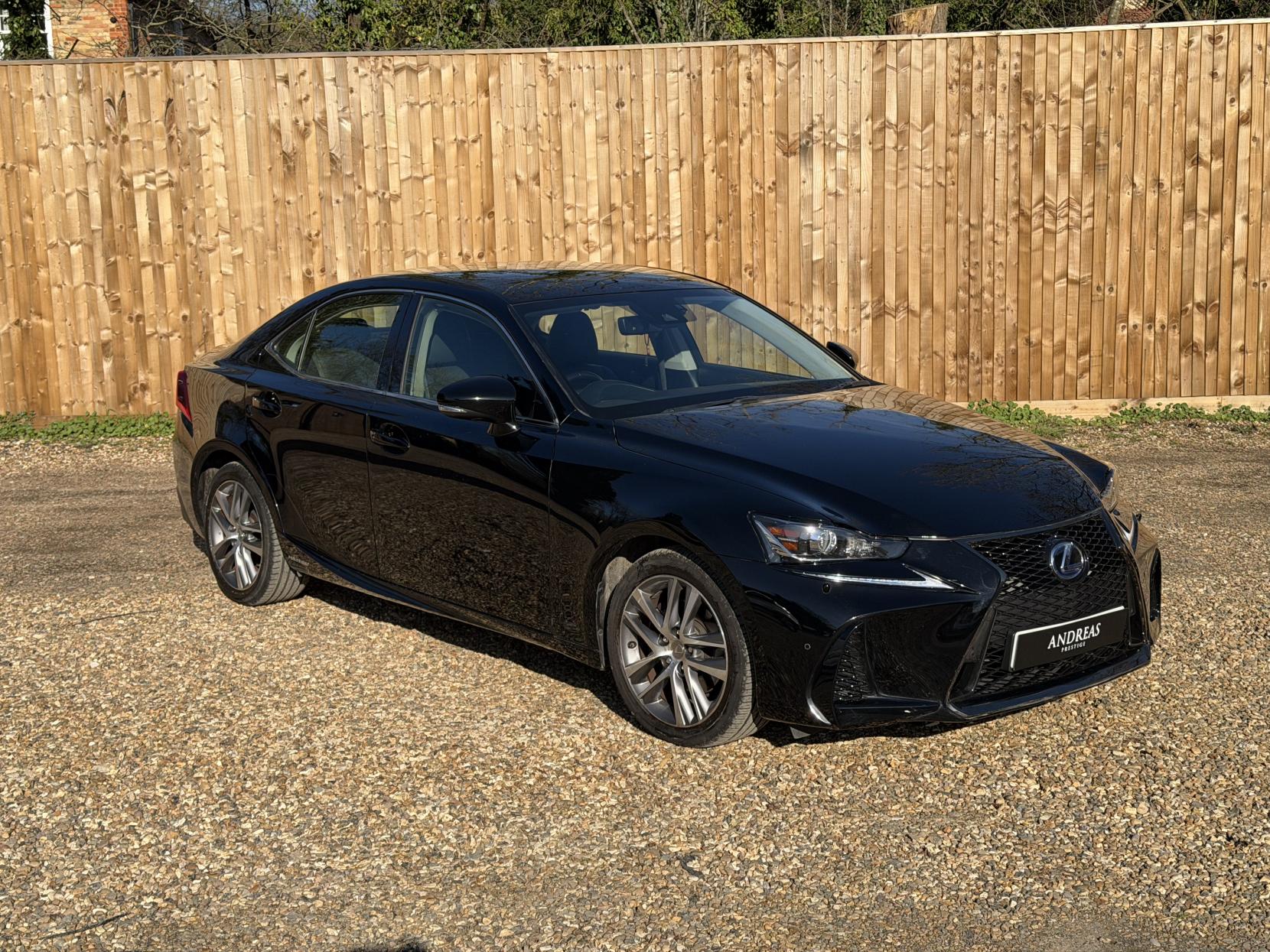 Lexus IS 2.5 300h Saloon 4dr Petrol Hybrid E-CVT Euro 6 (s/s) (223 ps)