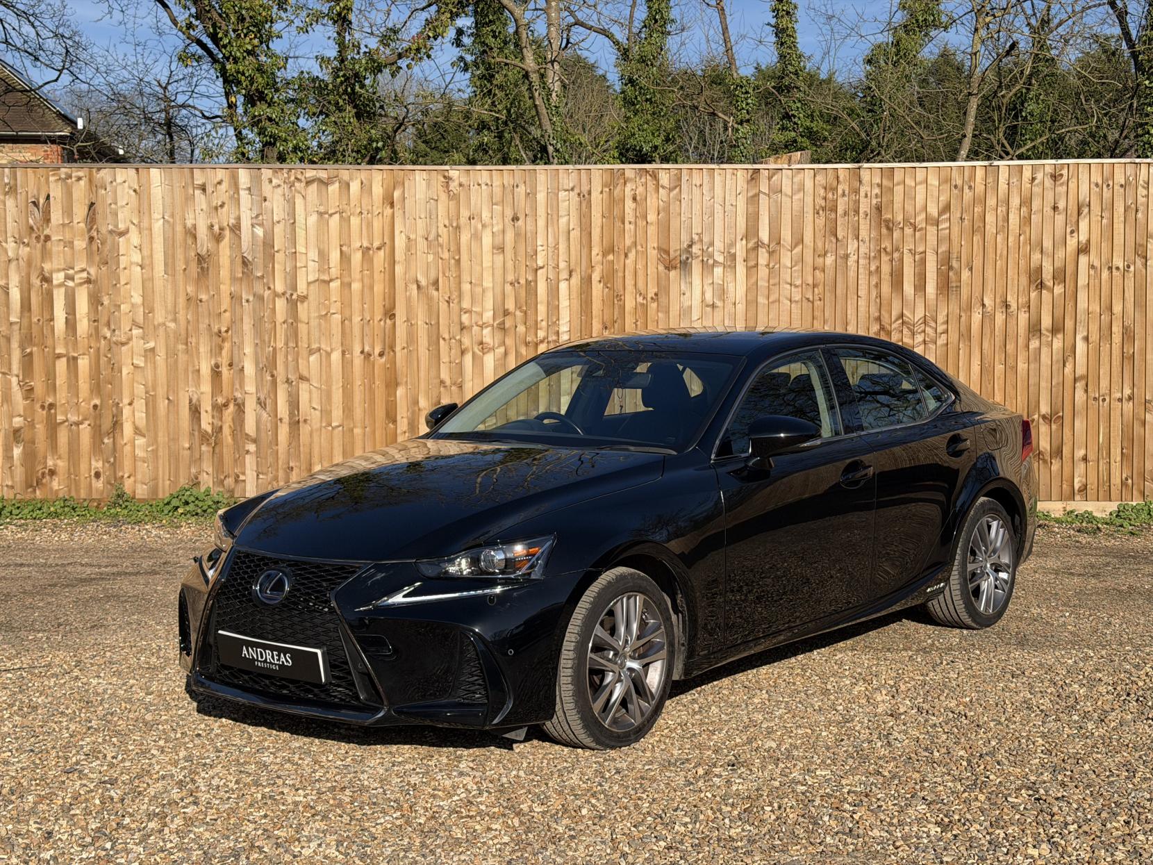 Lexus IS 2.5 300h Saloon 4dr Petrol Hybrid E-CVT Euro 6 (s/s) (223 ps)