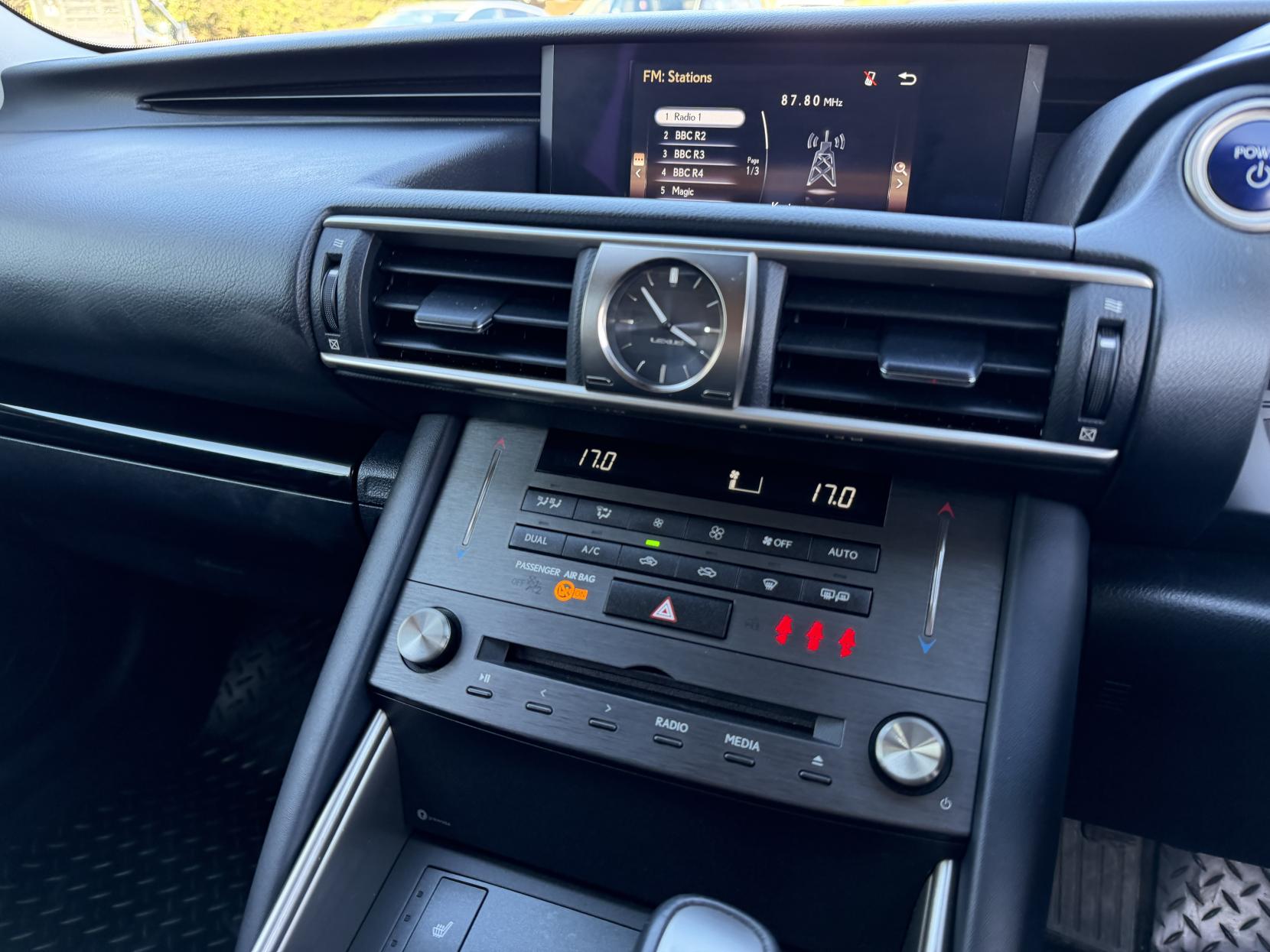 Lexus IS 2.5 300h Saloon 4dr Petrol Hybrid E-CVT Euro 6 (s/s) (223 ps)