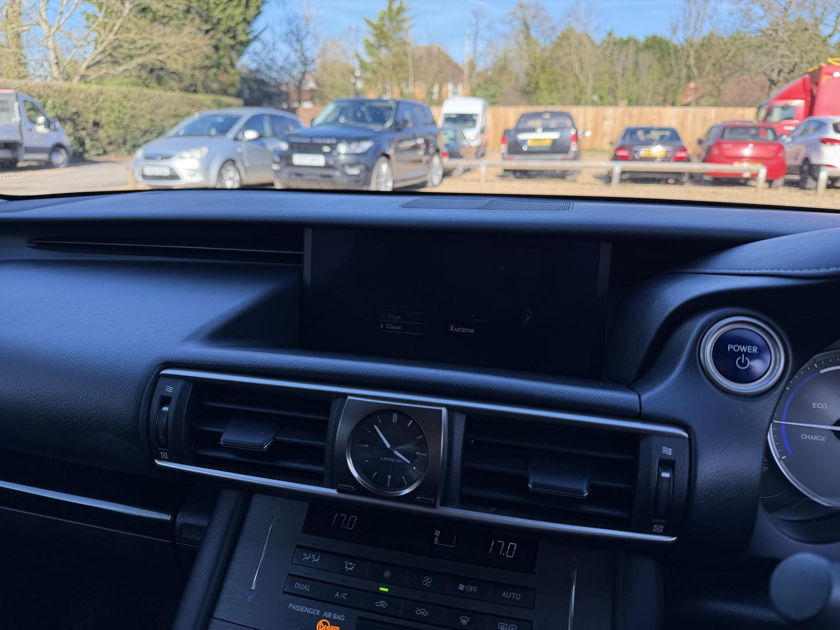 Lexus IS 2.5 300h Saloon 4dr Petrol Hybrid E-CVT Euro 6 (s/s) (223 ps)