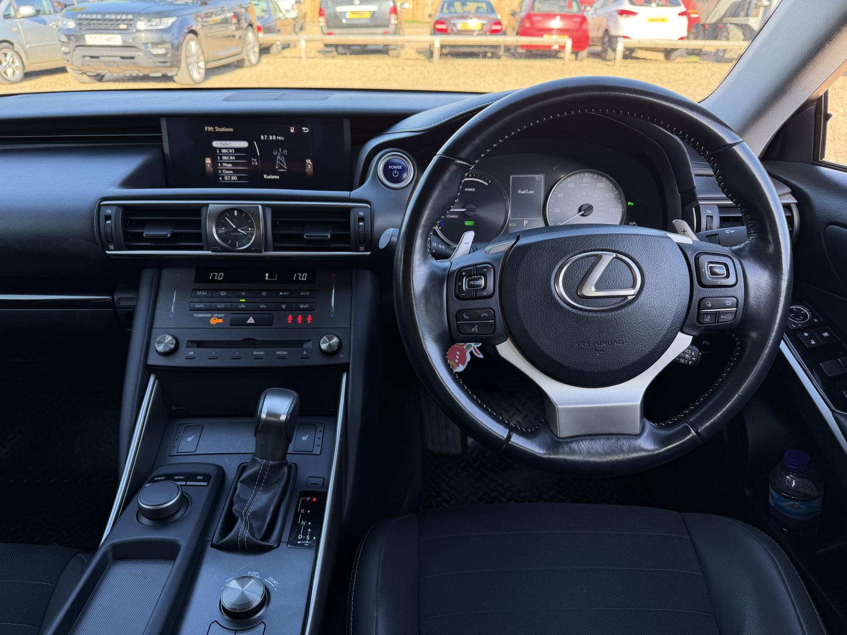 Lexus IS 2.5 300h Saloon 4dr Petrol Hybrid E-CVT Euro 6 (s/s) (223 ps)