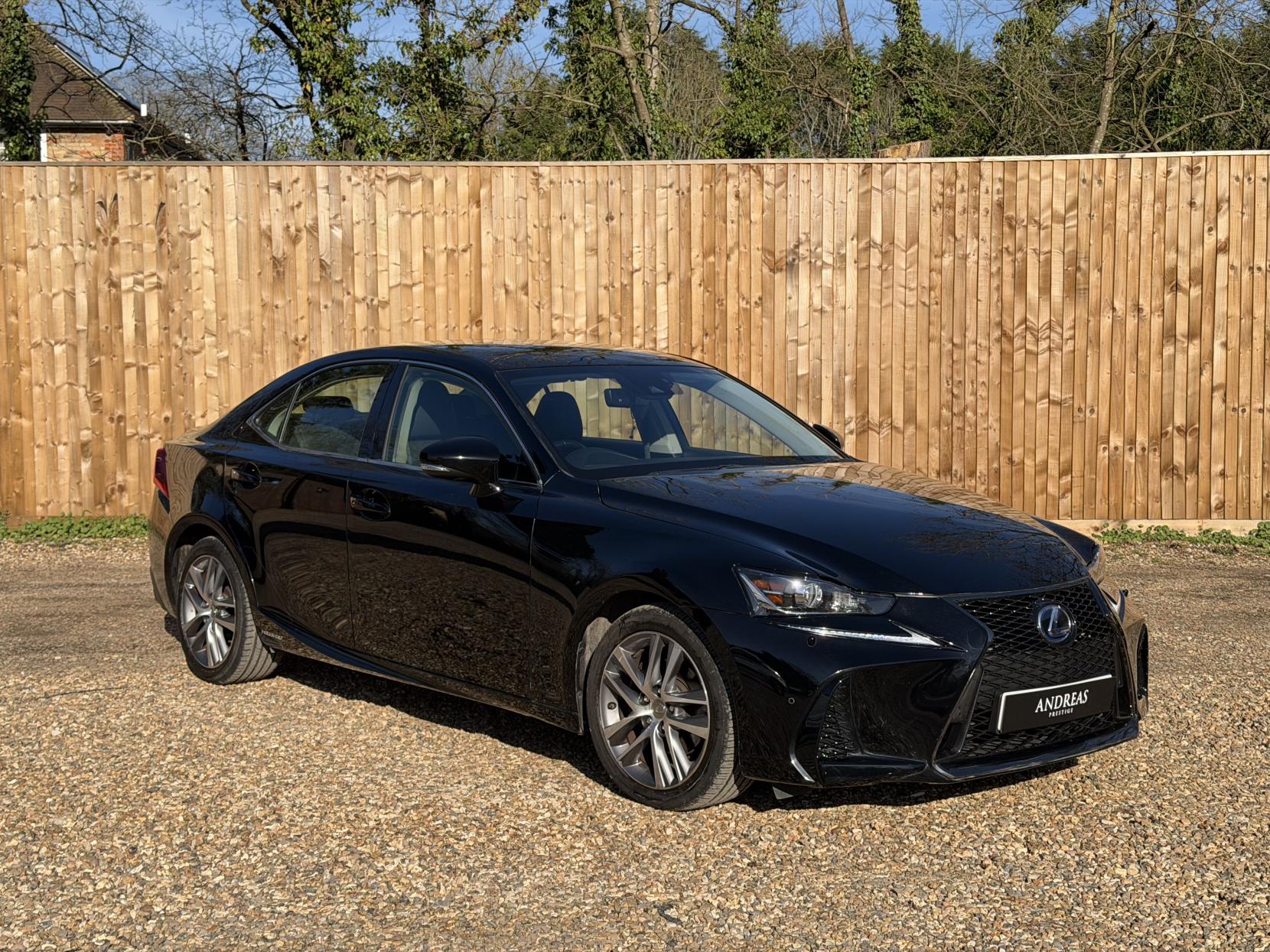 Lexus IS 2.5 300h Saloon 4dr Petrol Hybrid E-CVT Euro 6 (s/s) (223 ps)