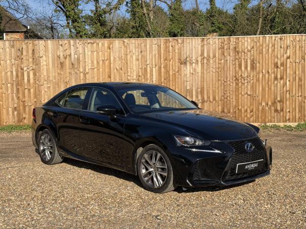 Lexus IS 2.5 300h Saloon 4dr Petrol Hybrid E-CVT Euro 6 (s/s) (223 ps)
