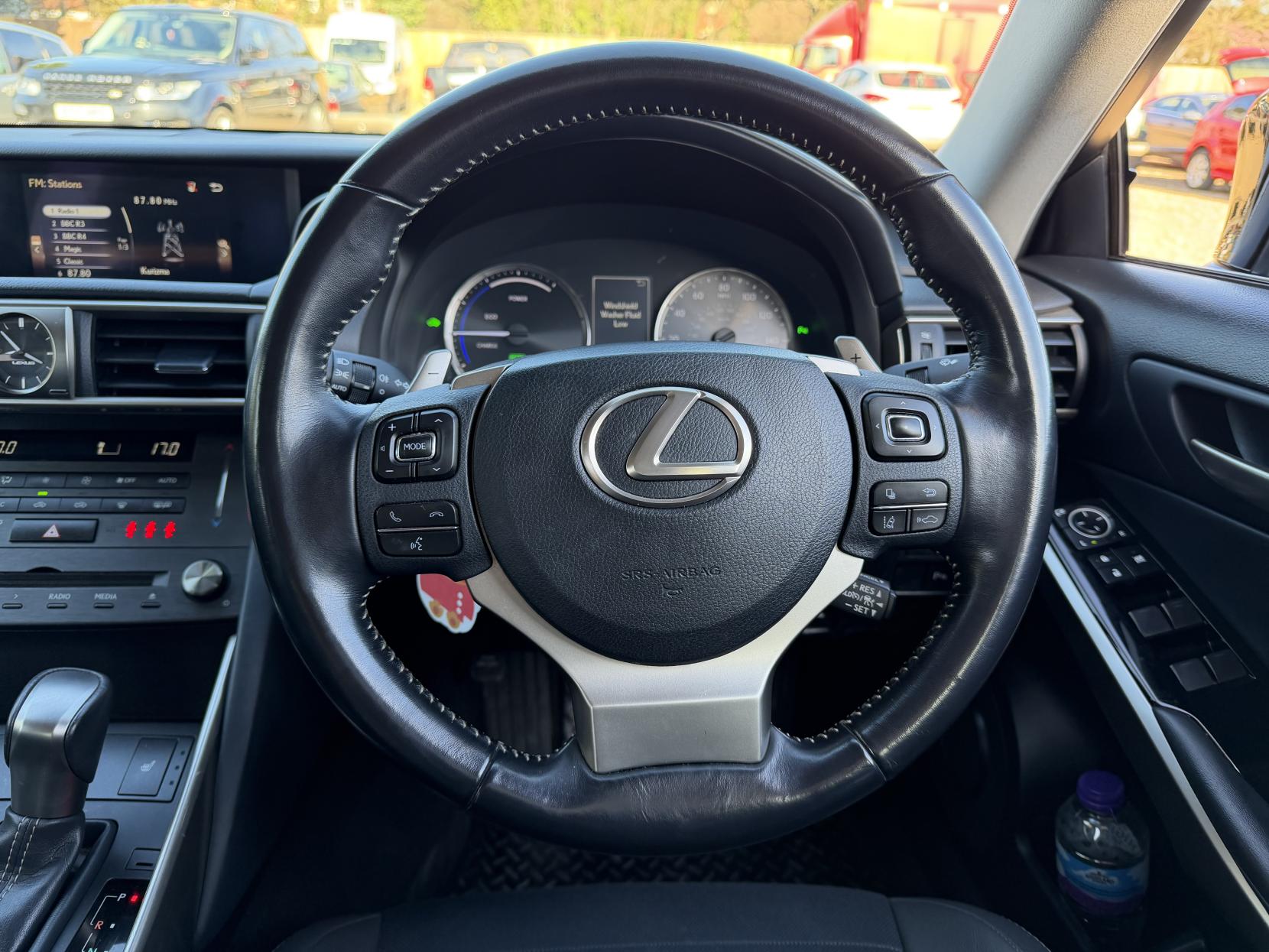 Lexus IS 2.5 300h Saloon 4dr Petrol Hybrid E-CVT Euro 6 (s/s) (223 ps)