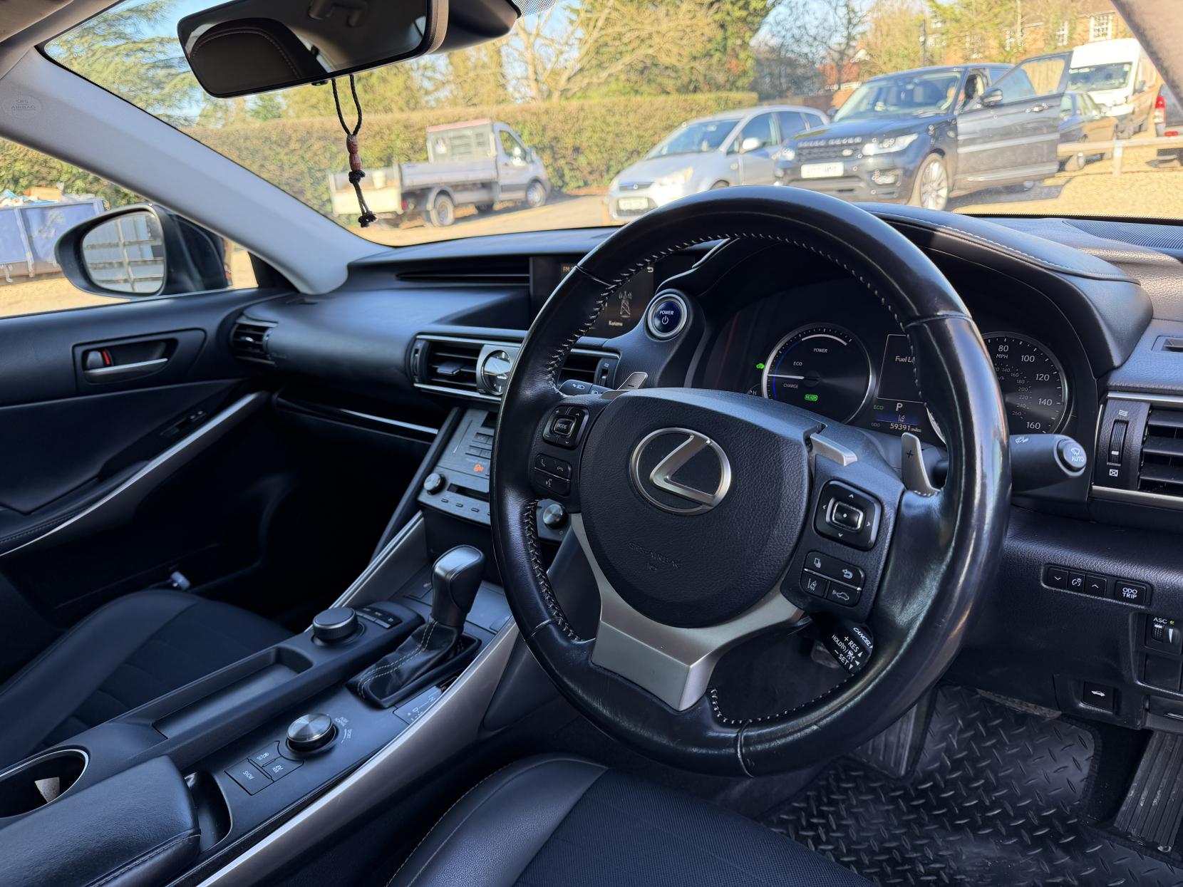 Lexus IS 2.5 300h Saloon 4dr Petrol Hybrid E-CVT Euro 6 (s/s) (223 ps)