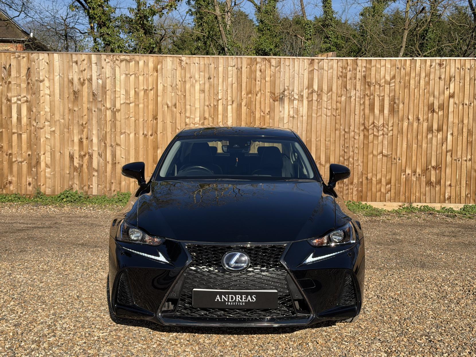 Lexus IS 2.5 300h Saloon 4dr Petrol Hybrid E-CVT Euro 6 (s/s) (223 ps)