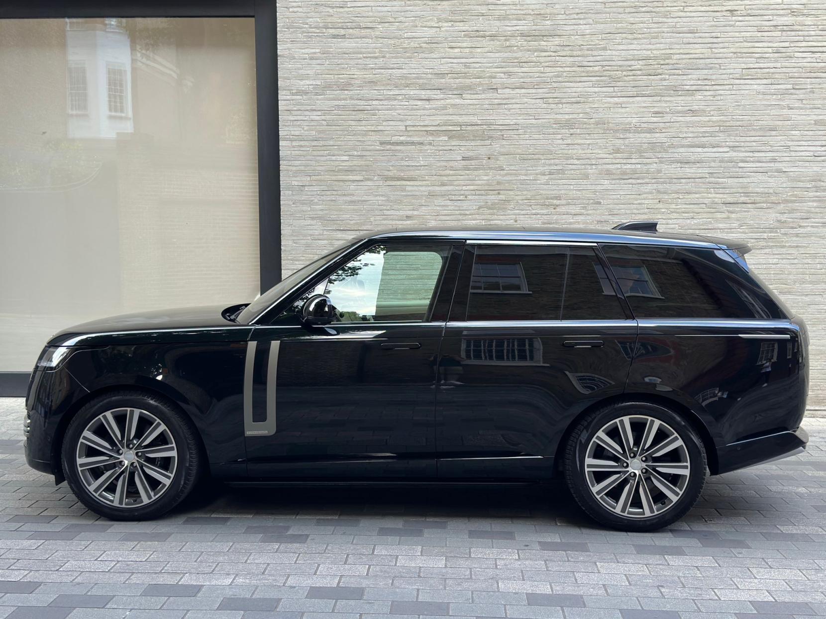 Land Rover Range Rover 4.4 P530 V8 Autobiography SUV 5dr Petrol Auto 4WD Euro 6 (s/s) (530 ps)