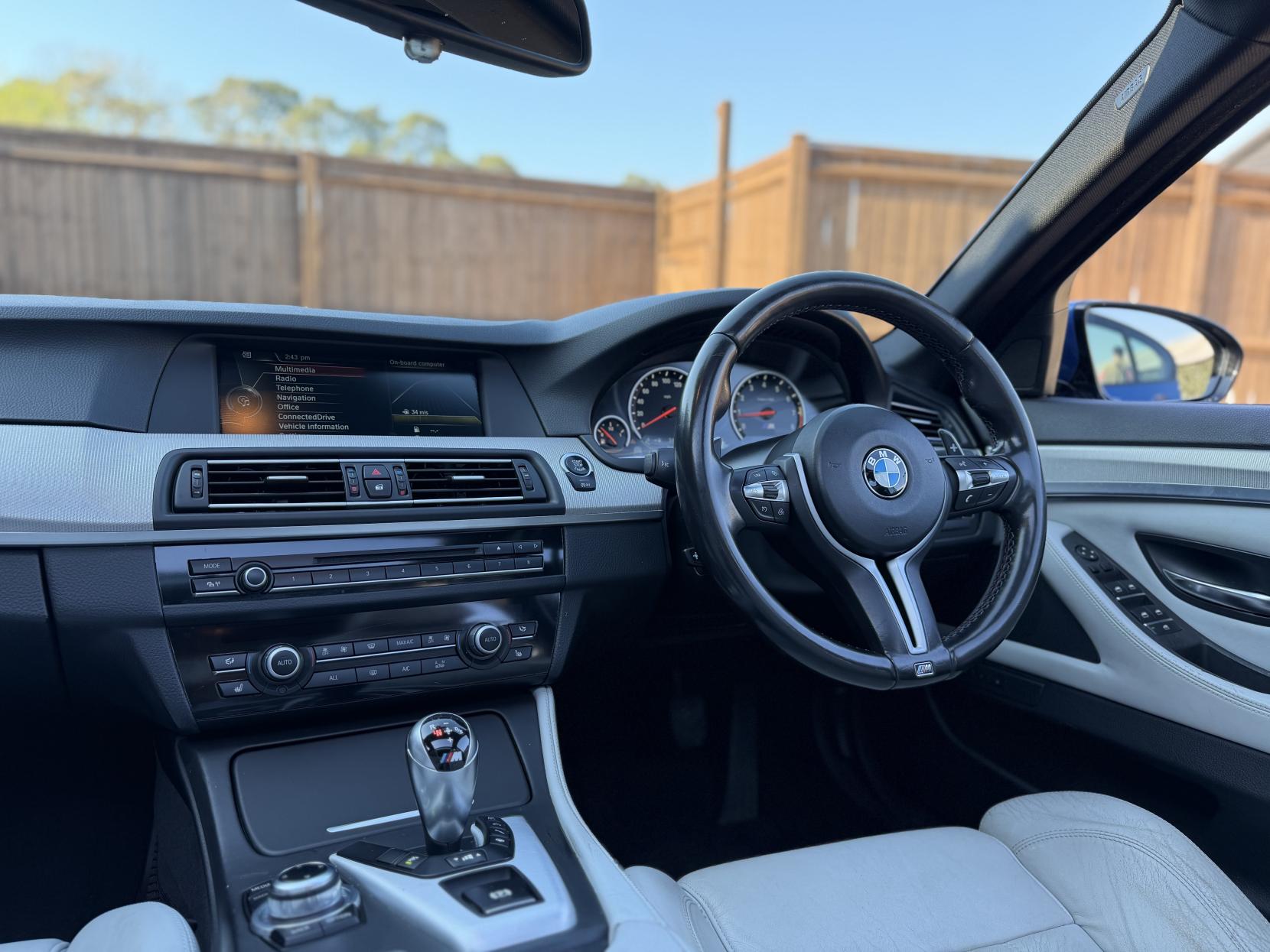 BMW M5 4.4 V8 Saloon 4dr Petrol DCT Euro 5 (s/s) (560 ps)