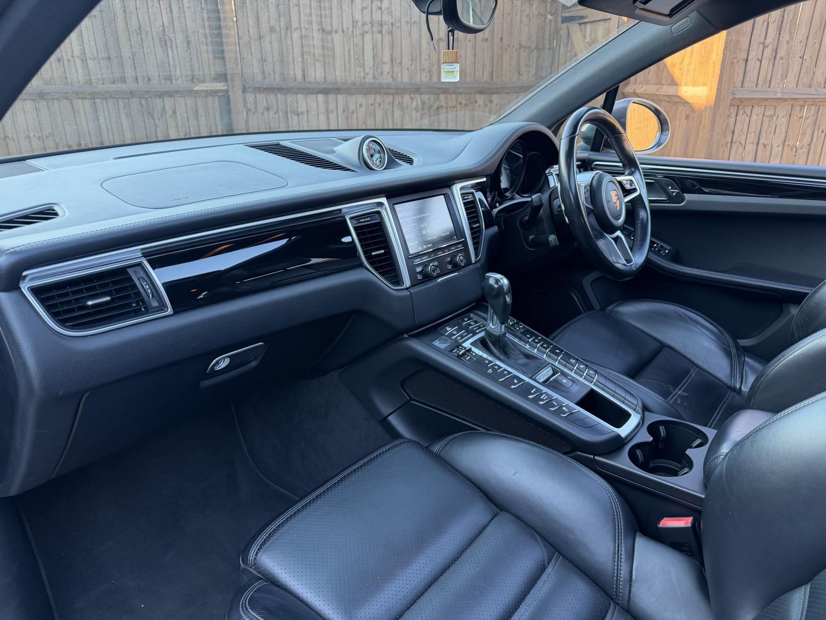 Porsche Macan 3.0 TD V6 S SUV 5dr Diesel PDK 4WD Euro 6 (s/s) (258 ps)