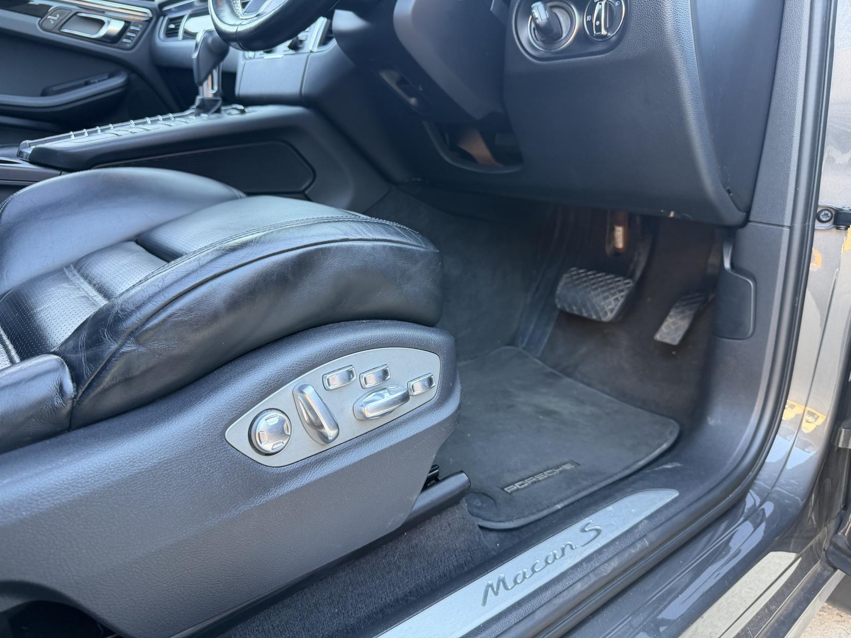 Porsche Macan 3.0 TD V6 S SUV 5dr Diesel PDK 4WD Euro 6 (s/s) (258 ps)