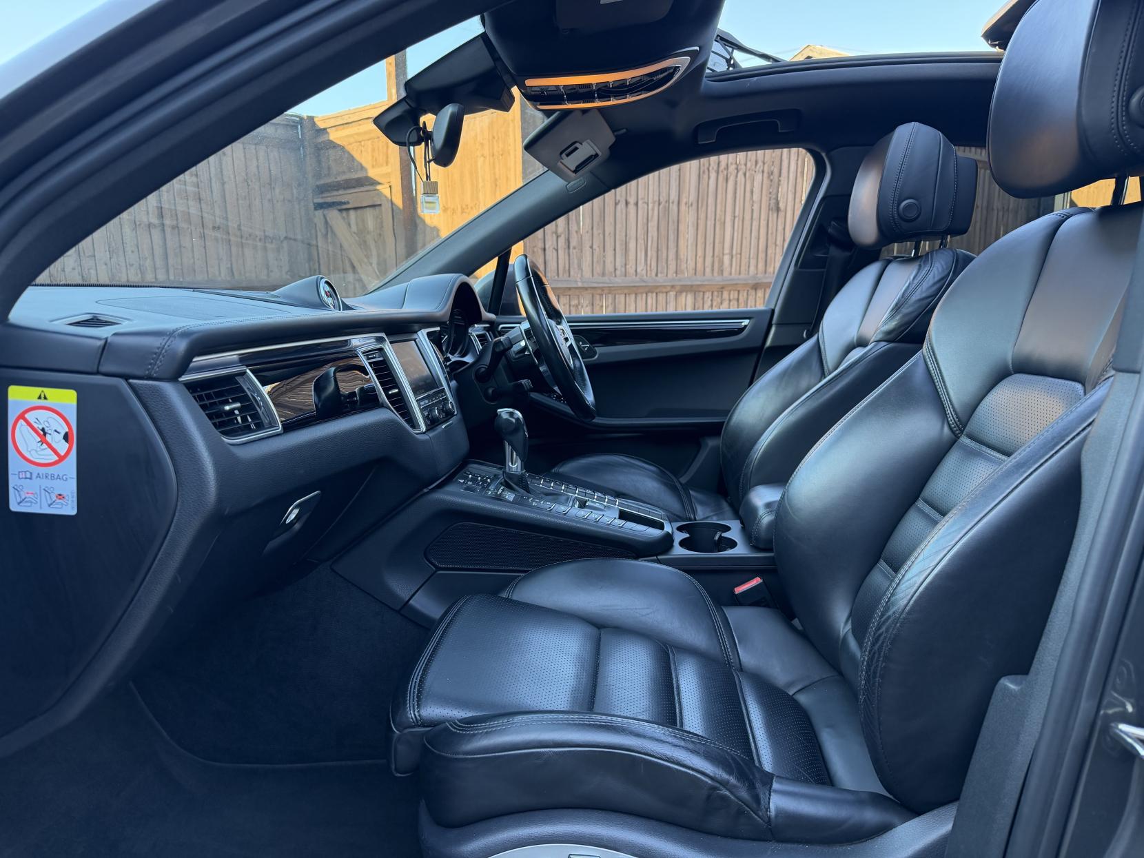 Porsche Macan 3.0 TD V6 S SUV 5dr Diesel PDK 4WD Euro 6 (s/s) (258 ps)