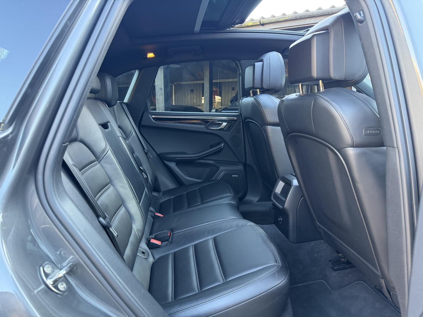 Porsche Macan 3.0 TD V6 S SUV 5dr Diesel PDK 4WD Euro 6 (s/s) (258 ps)