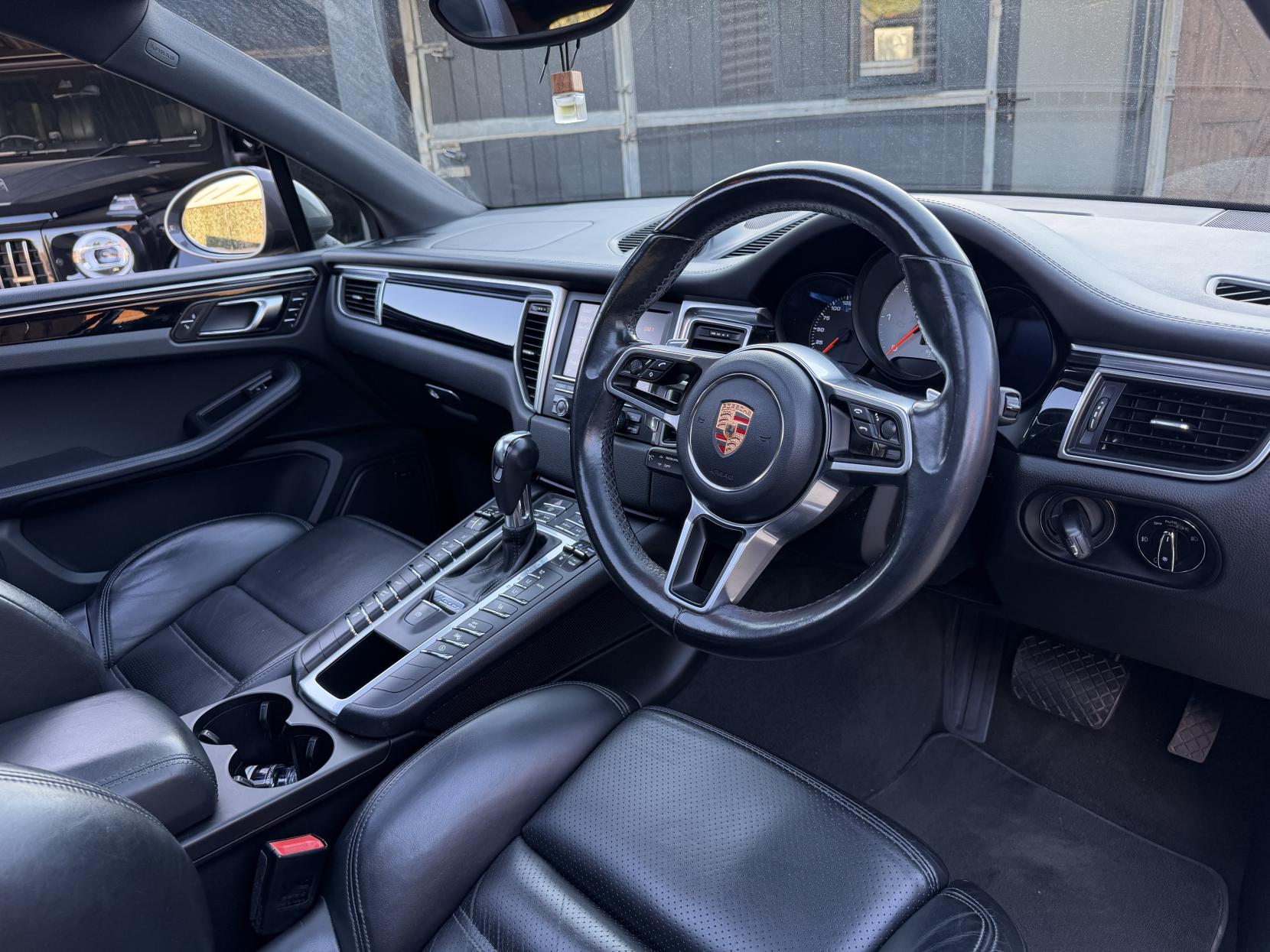 Porsche Macan 3.0 TD V6 S SUV 5dr Diesel PDK 4WD Euro 6 (s/s) (258 ps)