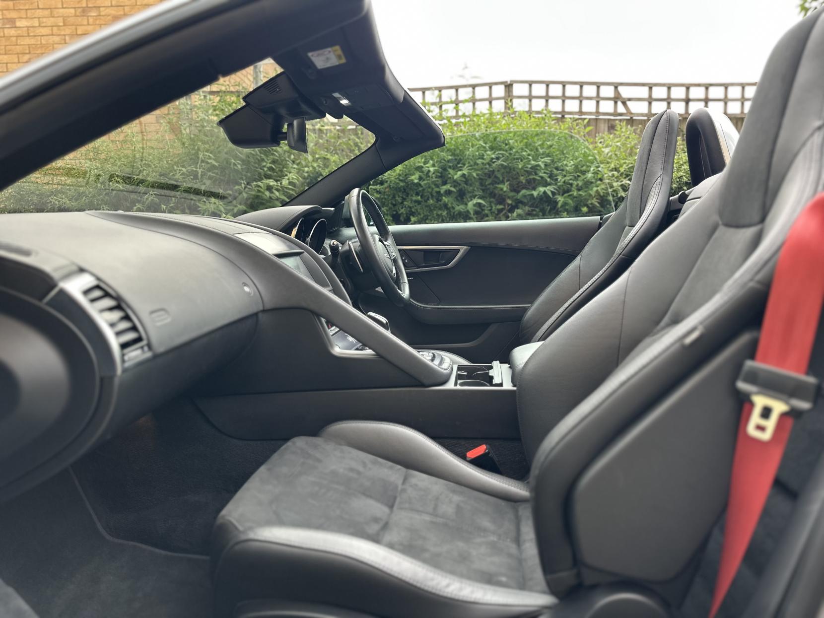 Jaguar F-Type 2.0i GPF Convertible 2dr Petrol Auto Euro 6 (s/s) (300 ps)