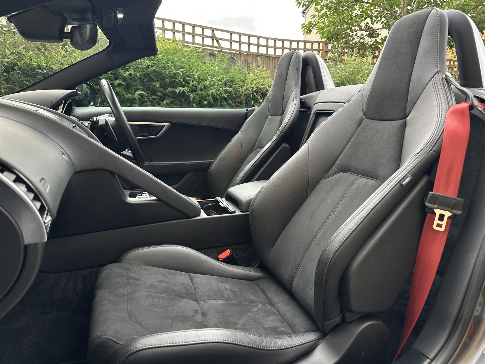 Jaguar F-Type 2.0i GPF Convertible 2dr Petrol Auto Euro 6 (s/s) (300 ps)