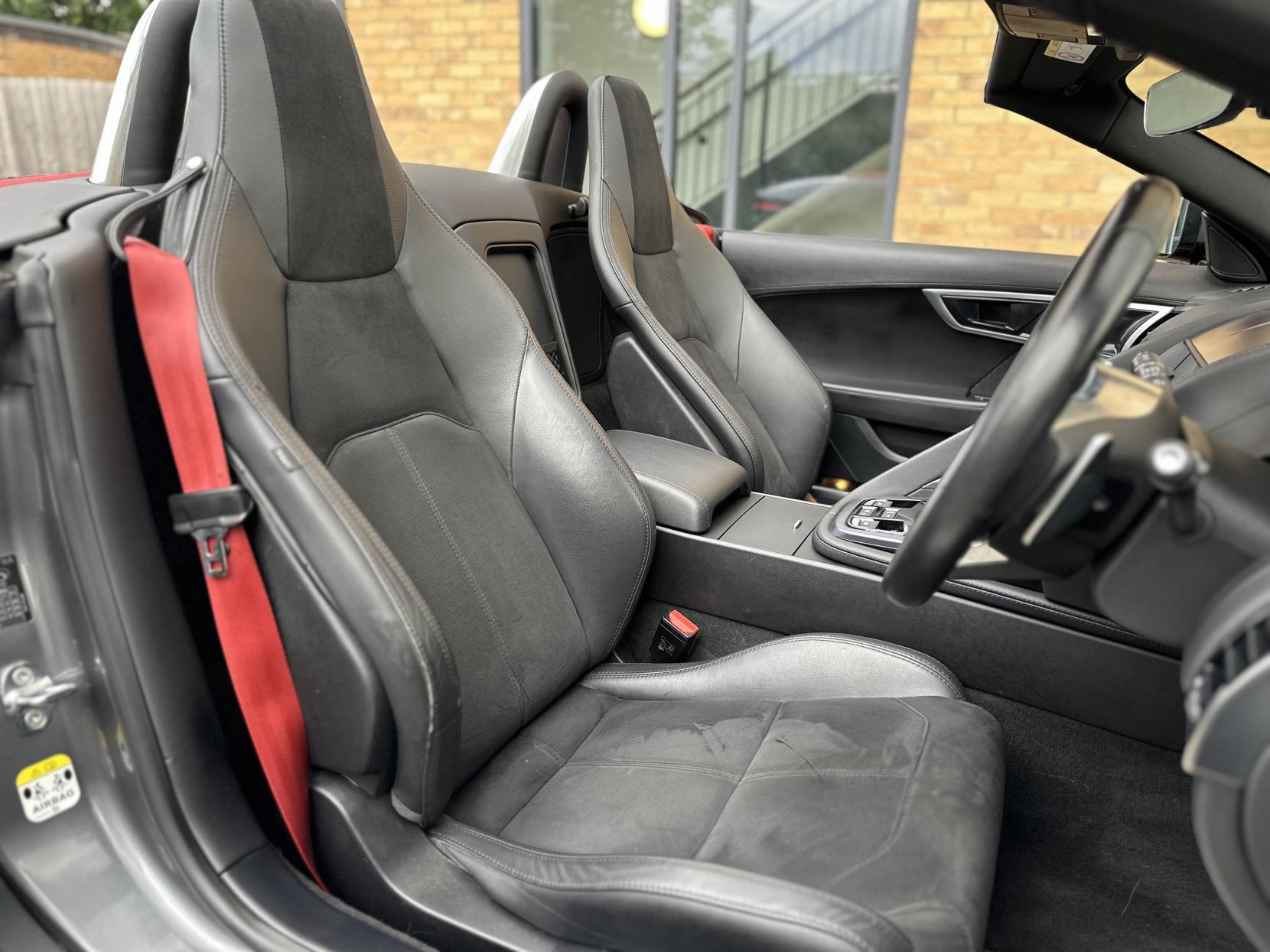 Jaguar F-Type 2.0i GPF Convertible 2dr Petrol Auto Euro 6 (s/s) (300 ps)