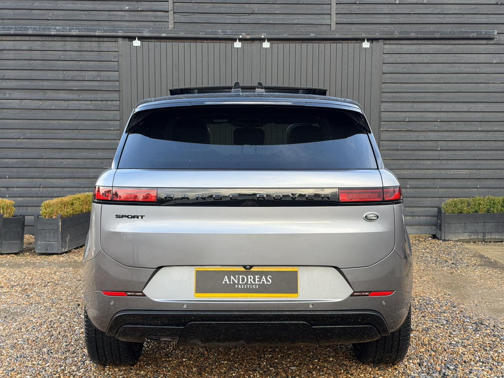 Land Rover Range Rover Sport 3.0 D300 MHEV Dynamic SE SUV 5dr Diesel Auto 4WD Euro 6 (s/s) (300 ps)