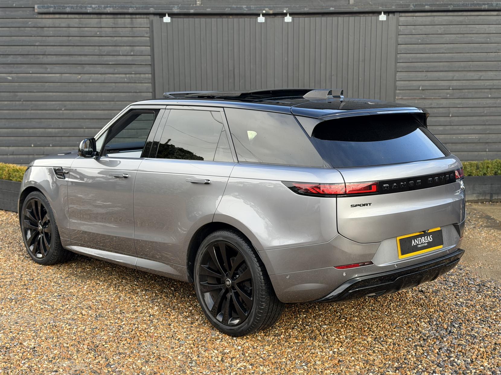 Land Rover Range Rover Sport 3.0 D300 MHEV Dynamic SE SUV 5dr Diesel Auto 4WD Euro 6 (s/s) (300 ps)