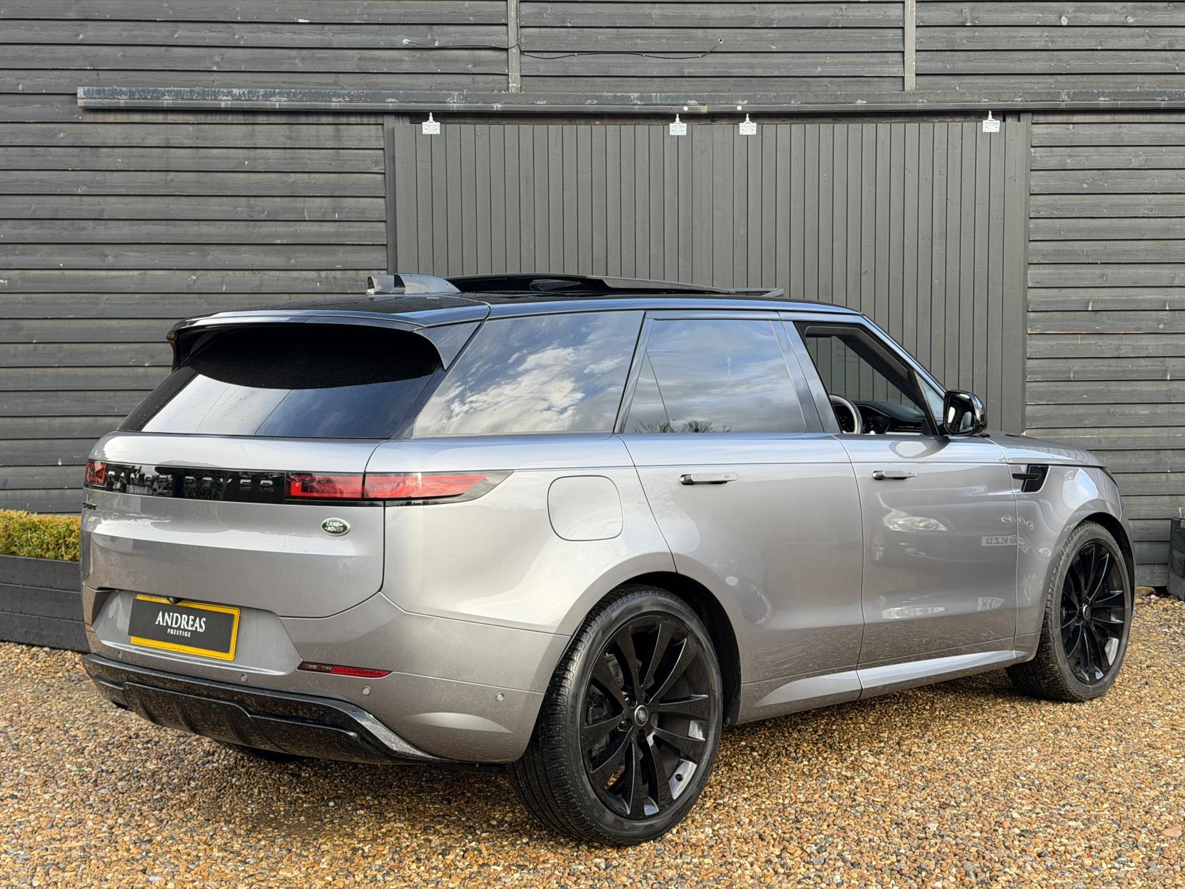 Land Rover Range Rover Sport 3.0 D300 MHEV Dynamic SE SUV 5dr Diesel Auto 4WD Euro 6 (s/s) (300 ps)