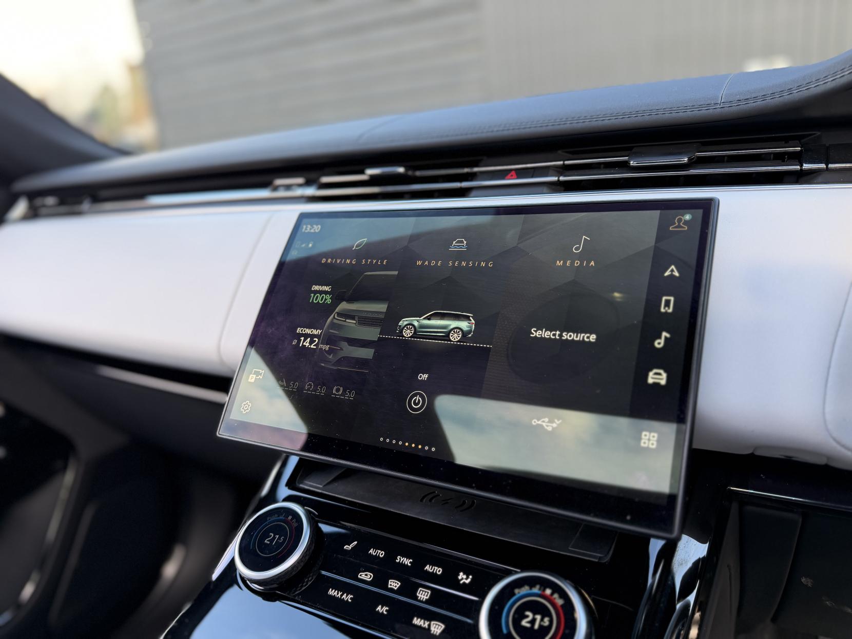 Land Rover Range Rover Sport 3.0 D300 MHEV Dynamic SE SUV 5dr Diesel Auto 4WD Euro 6 (s/s) (300 ps)