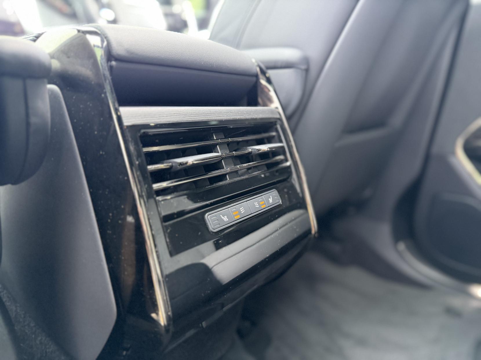 Land Rover Range Rover Sport 3.0 D300 MHEV Dynamic SE SUV 5dr Diesel Auto 4WD Euro 6 (s/s) (300 ps)