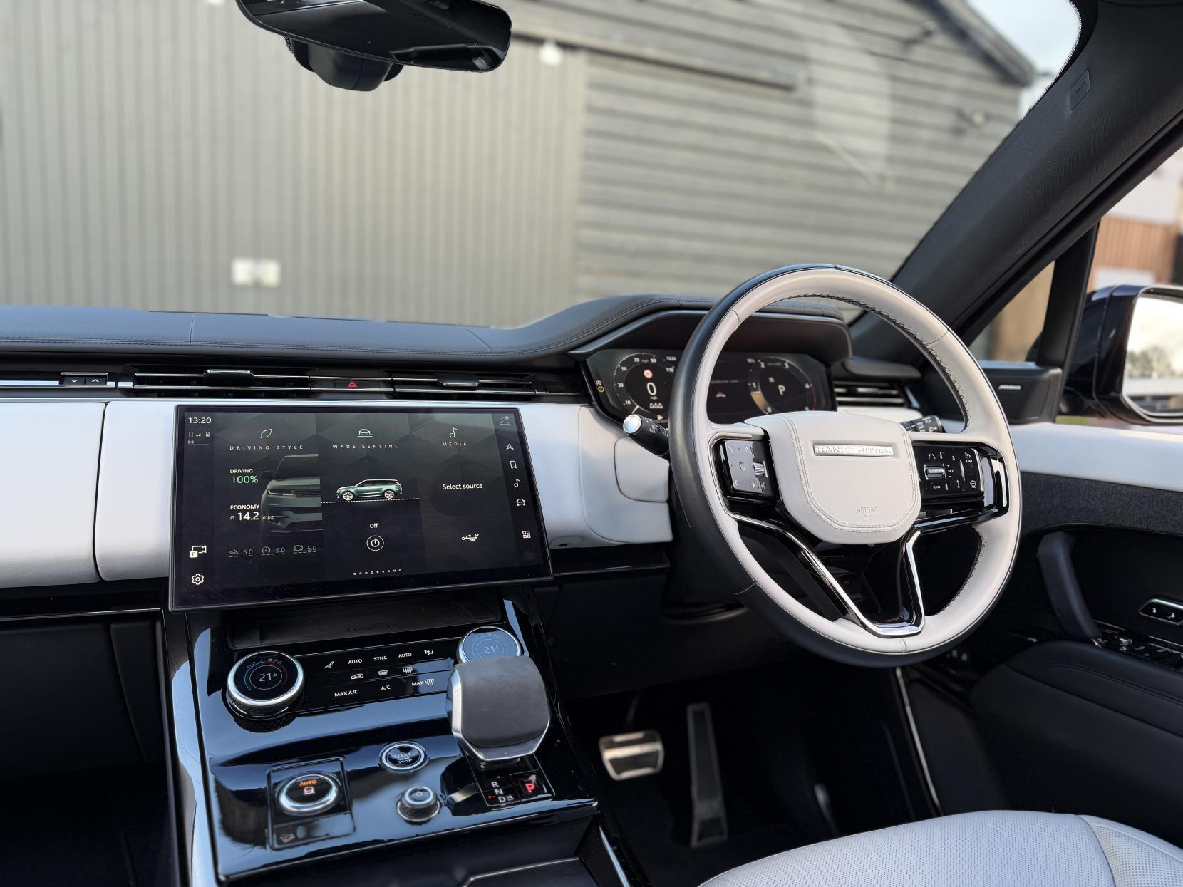 Land Rover Range Rover Sport 3.0 D300 MHEV Dynamic SE SUV 5dr Diesel Auto 4WD Euro 6 (s/s) (300 ps)