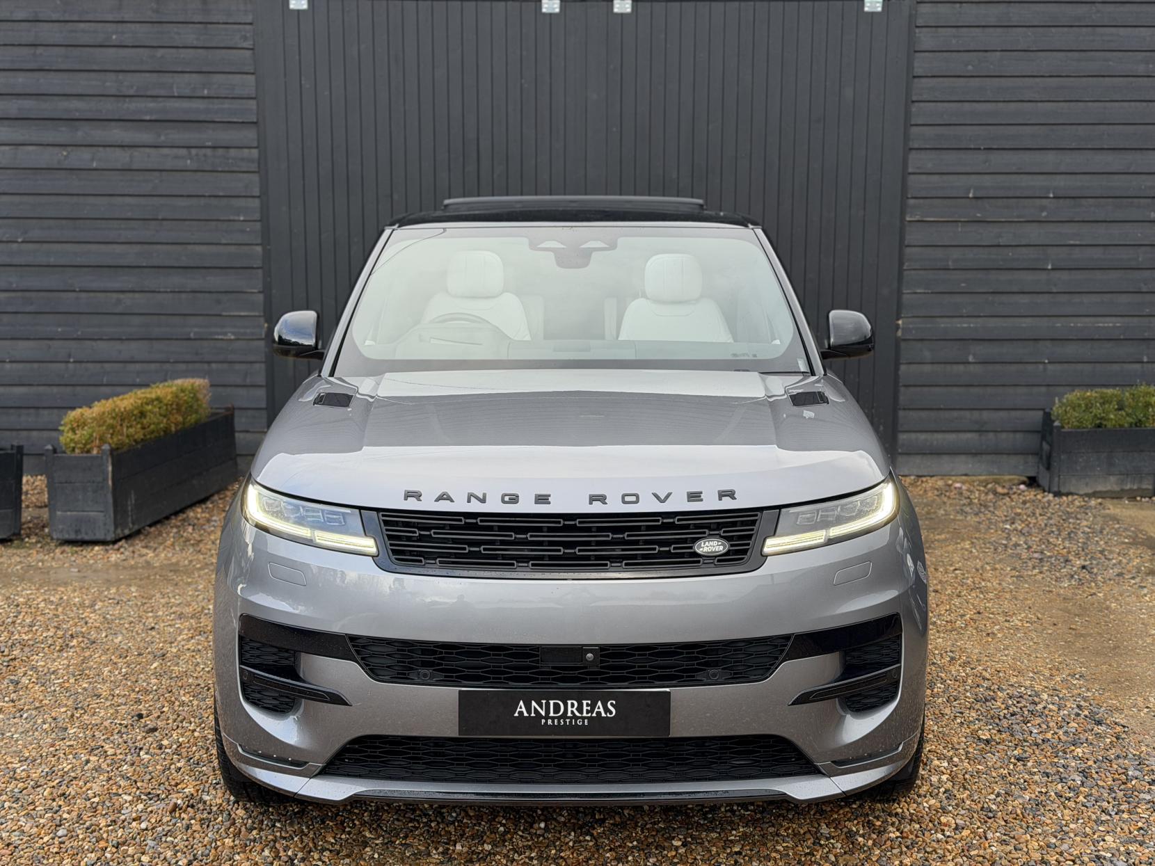Land Rover Range Rover Sport 3.0 D300 MHEV Dynamic SE SUV 5dr Diesel Auto 4WD Euro 6 (s/s) (300 ps)