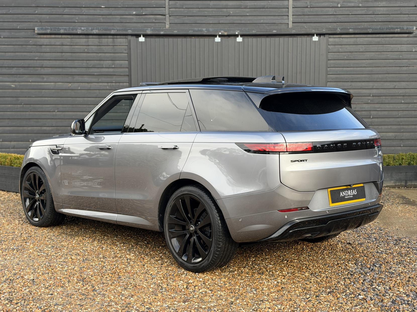 Land Rover Range Rover Sport 3.0 D300 MHEV Dynamic SE SUV 5dr Diesel Auto 4WD Euro 6 (s/s) (300 ps)
