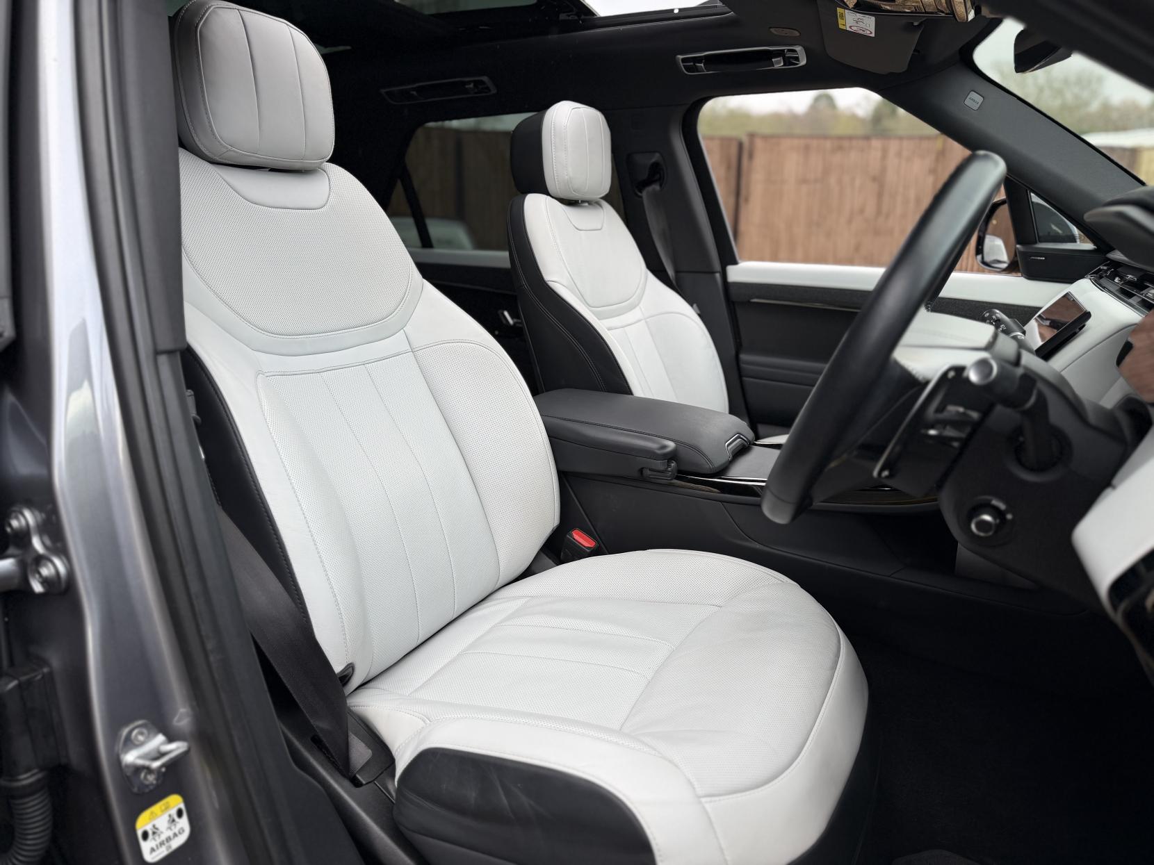 Land Rover Range Rover Sport 3.0 D300 MHEV Dynamic SE SUV 5dr Diesel Auto 4WD Euro 6 (s/s) (300 ps)