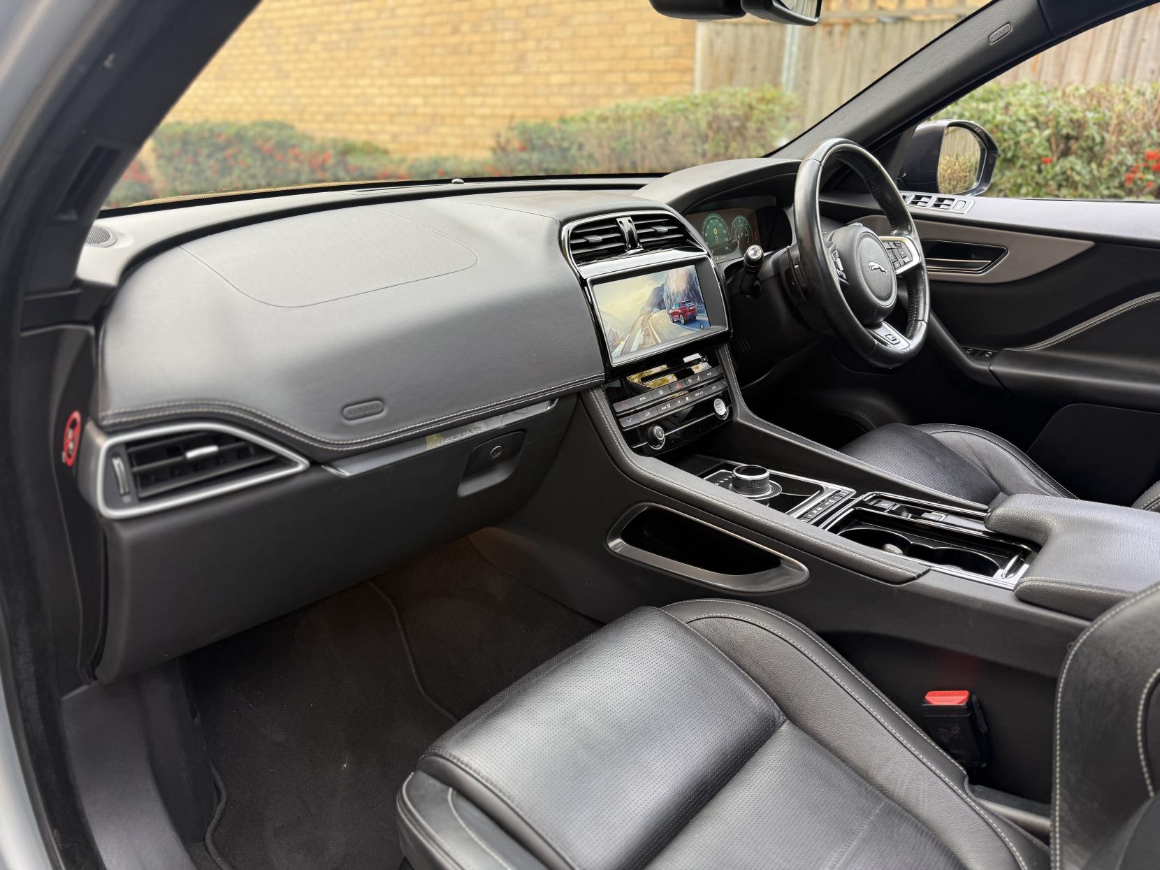 Jaguar F-PACE 2.0 D180 R-Sport SUV 5dr Diesel Auto AWD Euro 6 (s/s) (180 ps)