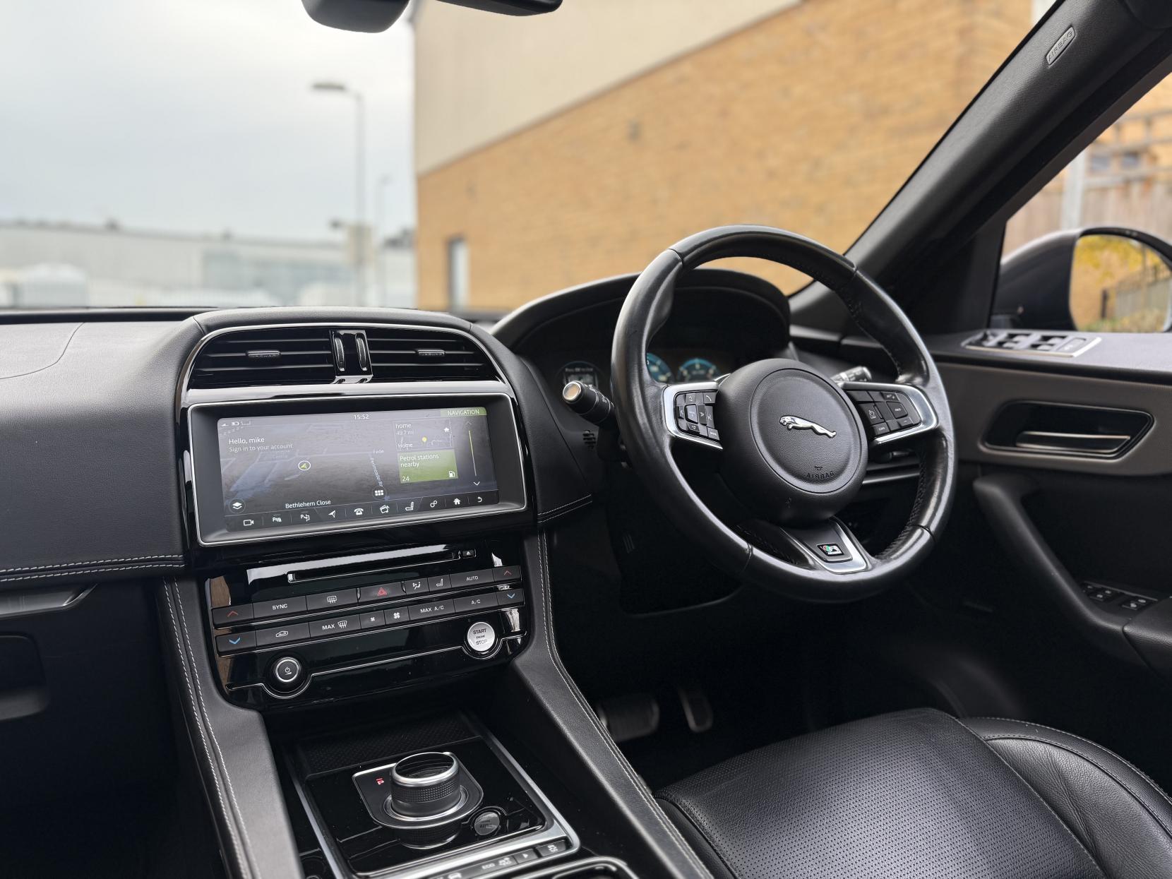 Jaguar F-PACE 2.0 D180 R-Sport SUV 5dr Diesel Auto AWD Euro 6 (s/s) (180 ps)